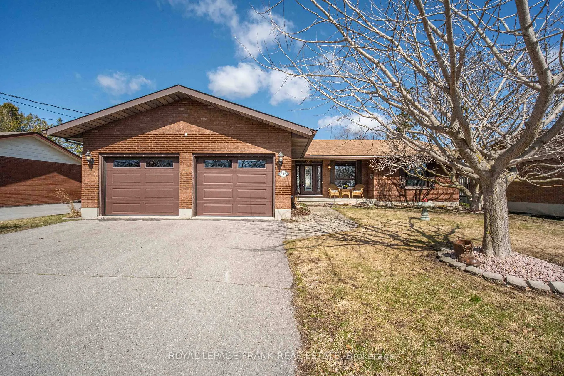 Photo 1 of 832 Parkhill Road W, Peterborough, Monaghan Ward 2 — HOMEH