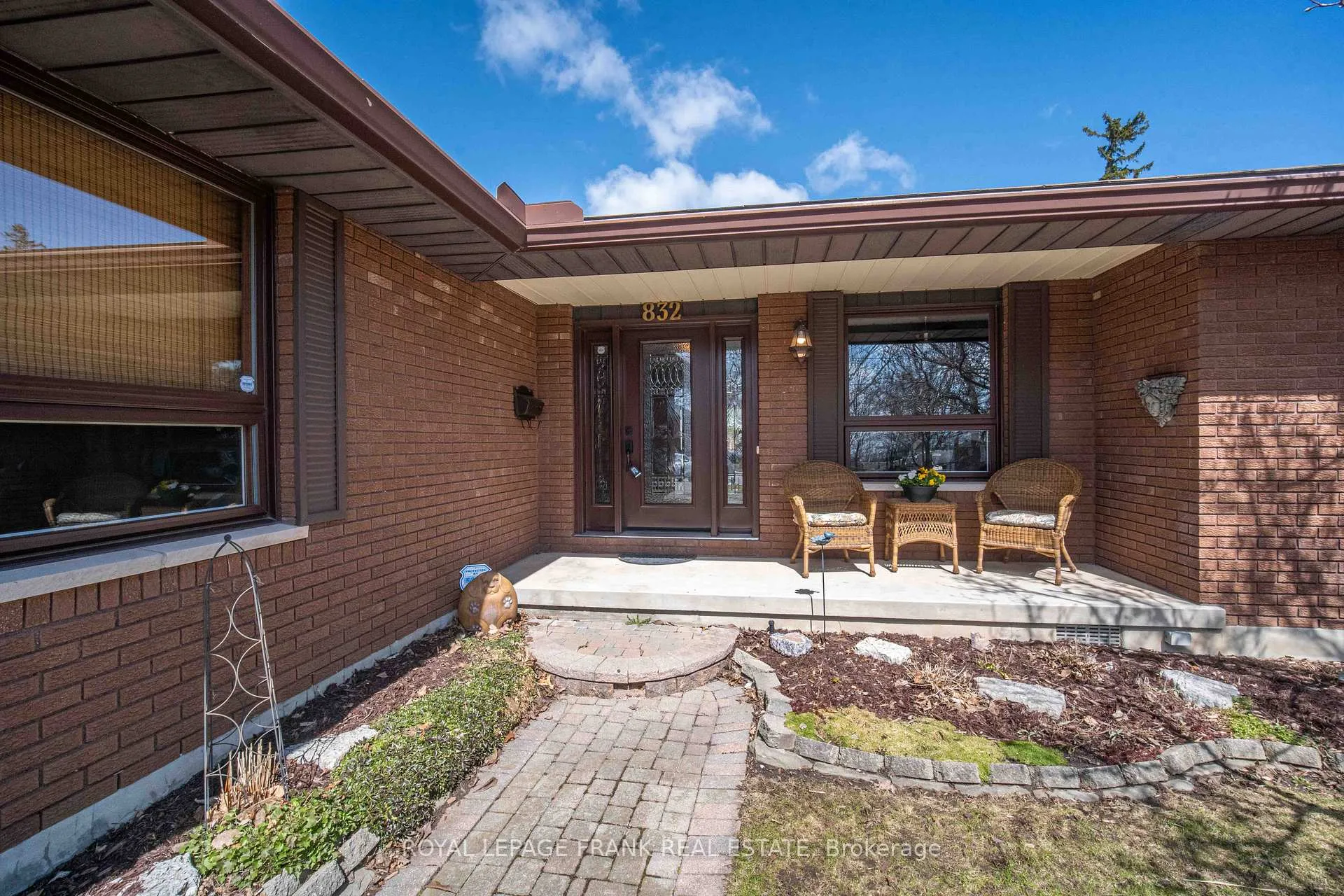 Photo 2 of 832 Parkhill Road W, Peterborough, Monaghan Ward 2 — HOMEH