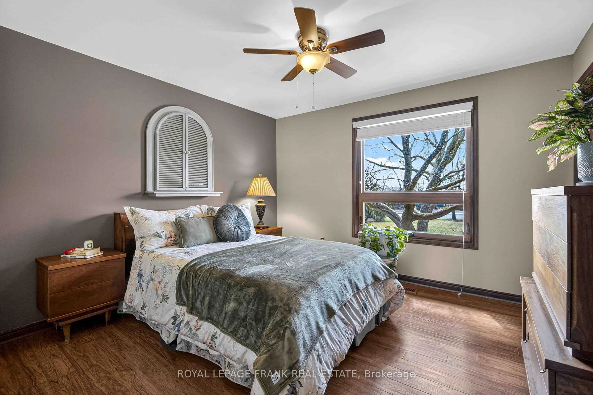 Photo 22 of 832 Parkhill Road W, Peterborough, Monaghan Ward 2 — HOMEH