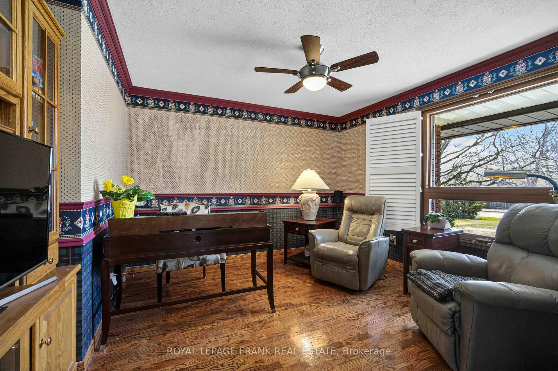 Photo 24 of 832 Parkhill Road W, Peterborough, Monaghan Ward 2 — HOMEH