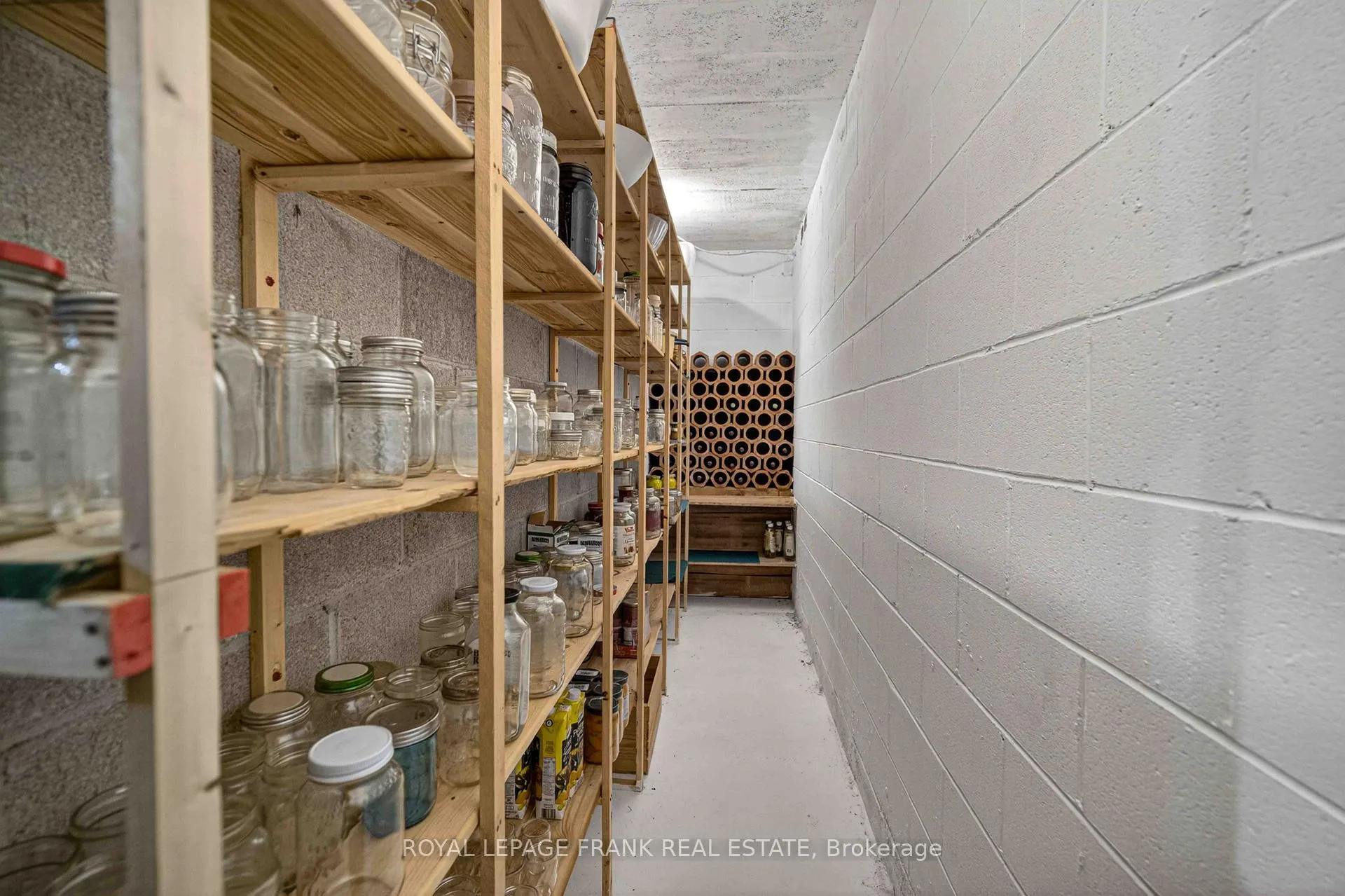 Photo 29 of 832 Parkhill Road W, Peterborough, Monaghan Ward 2 — HOMEH