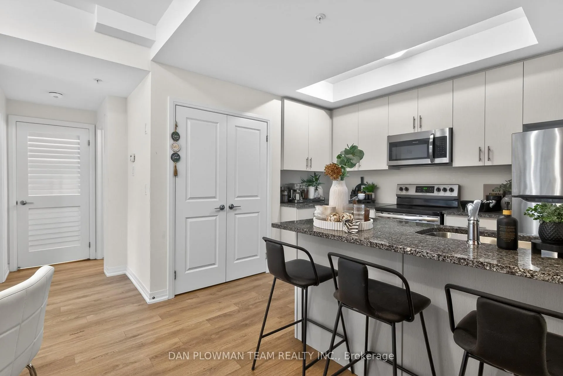 Photo 8 of Unit 1001, 2635 William Jackson Drive, Pickering, Duffin Heights — HOMEH
