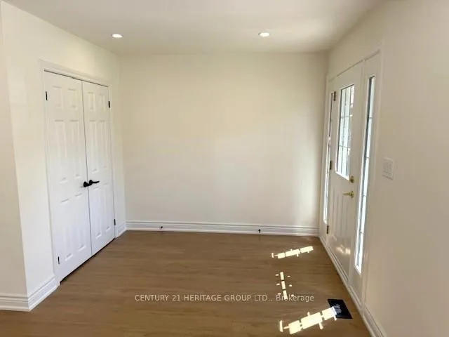 Photo 4 of Unit Main Floor, 8 Devins Drive, Aurora, Aurora Heights — HOMEH