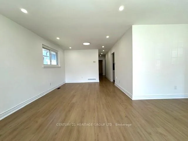 Photo 7 of Unit Main Floor, 8 Devins Drive, Aurora, Aurora Heights — HOMEH