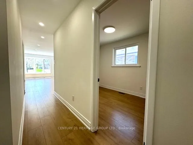 Photo 13 of Unit Main Floor, 8 Devins Drive, Aurora, Aurora Heights — HOMEH