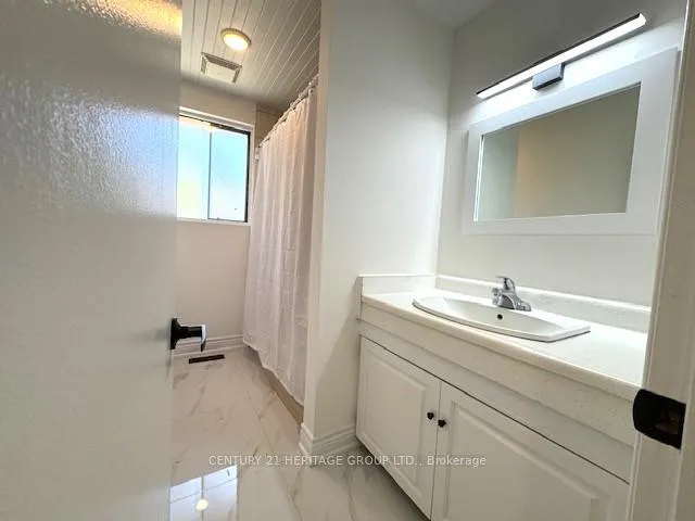 Photo 16 of Unit Main Floor, 8 Devins Drive, Aurora, Aurora Heights — HOMEH