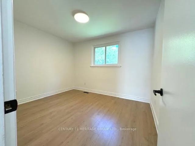 Photo 17 of Unit Main Floor, 8 Devins Drive, Aurora, Aurora Heights — HOMEH