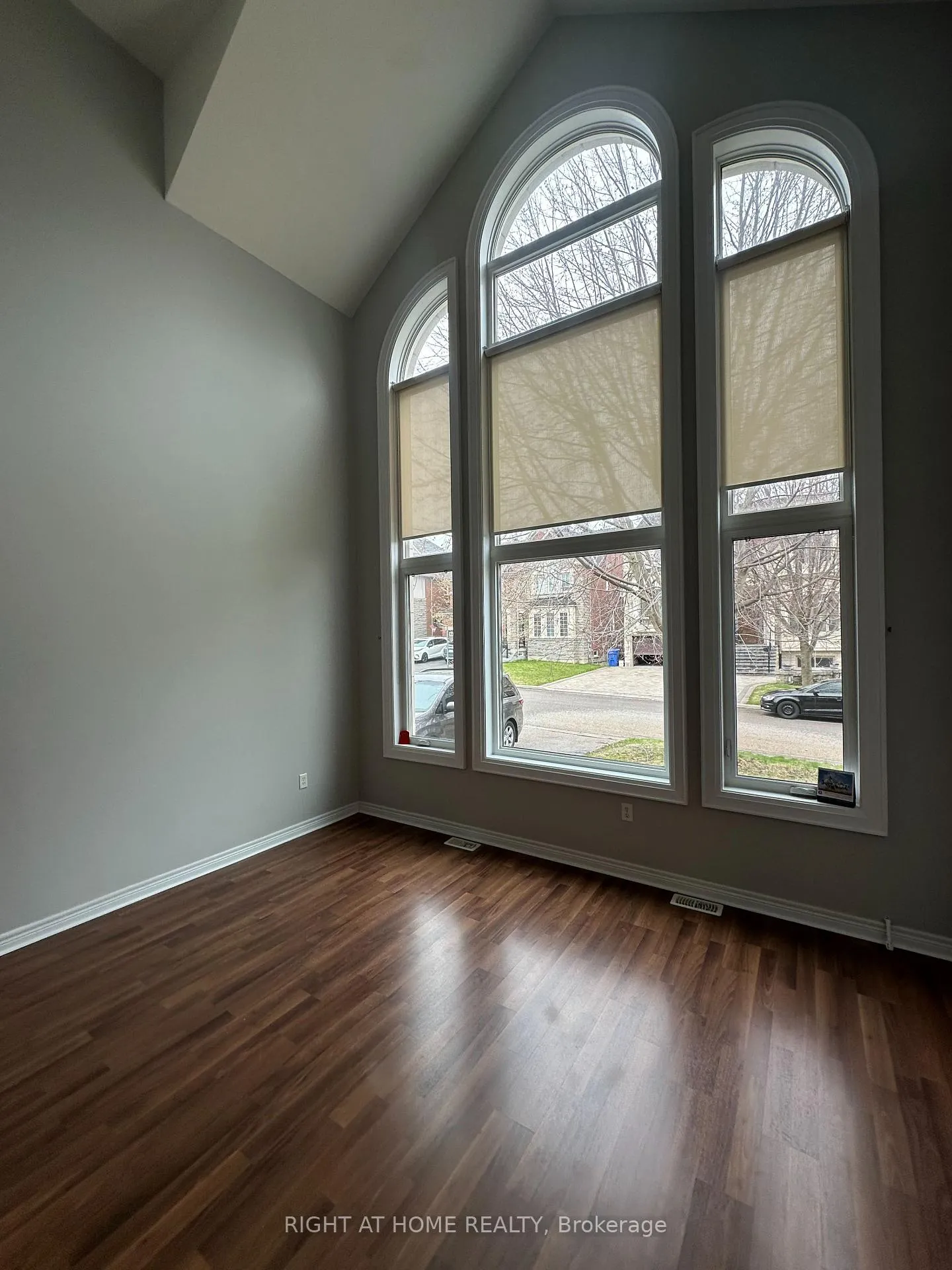 Photo 3 of 12 Ames Crescent, Aurora, Bayview Northeast — HOMEH