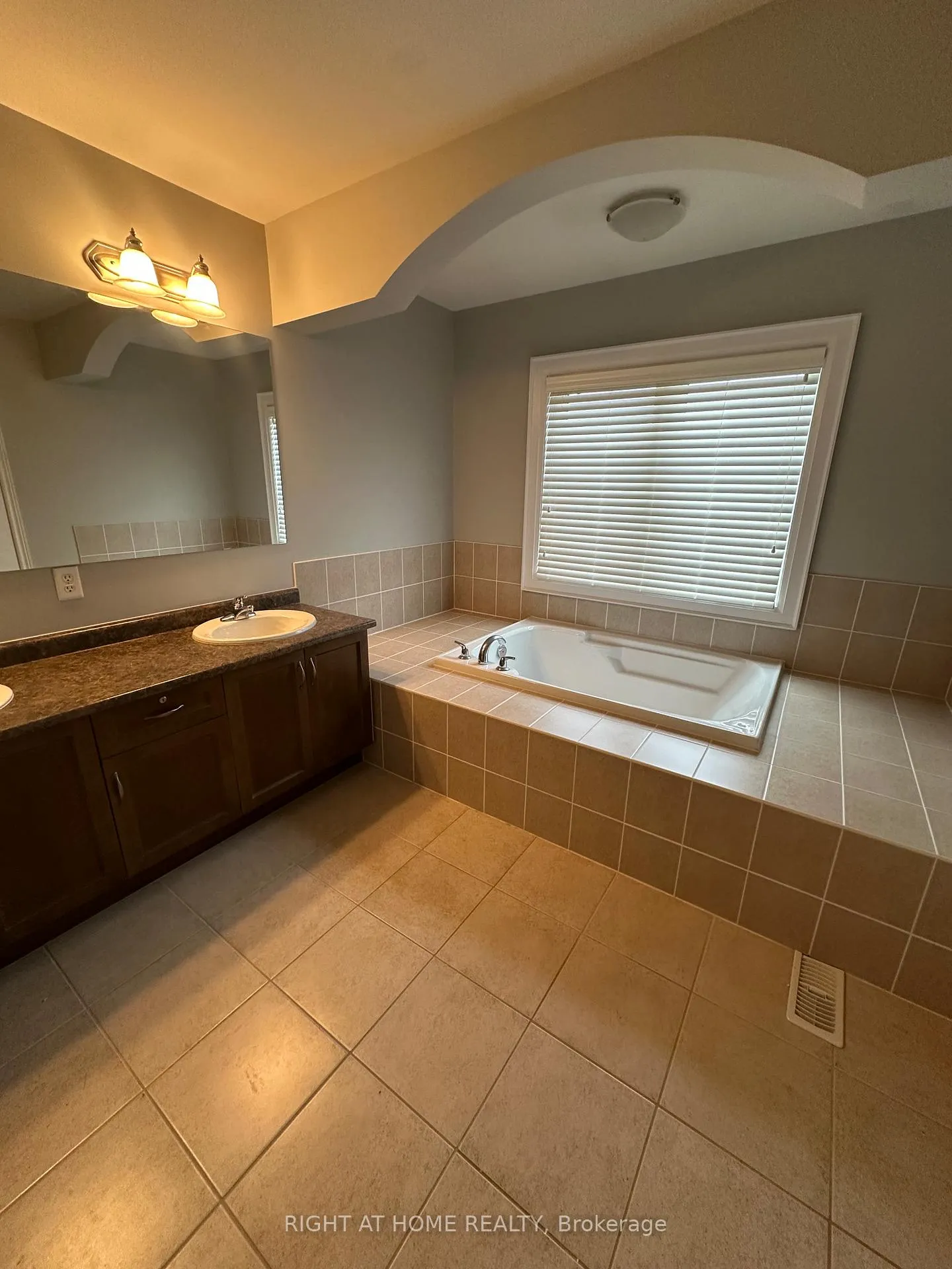 Photo 22 of 12 Ames Crescent, Aurora, Bayview Northeast — HOMEH
