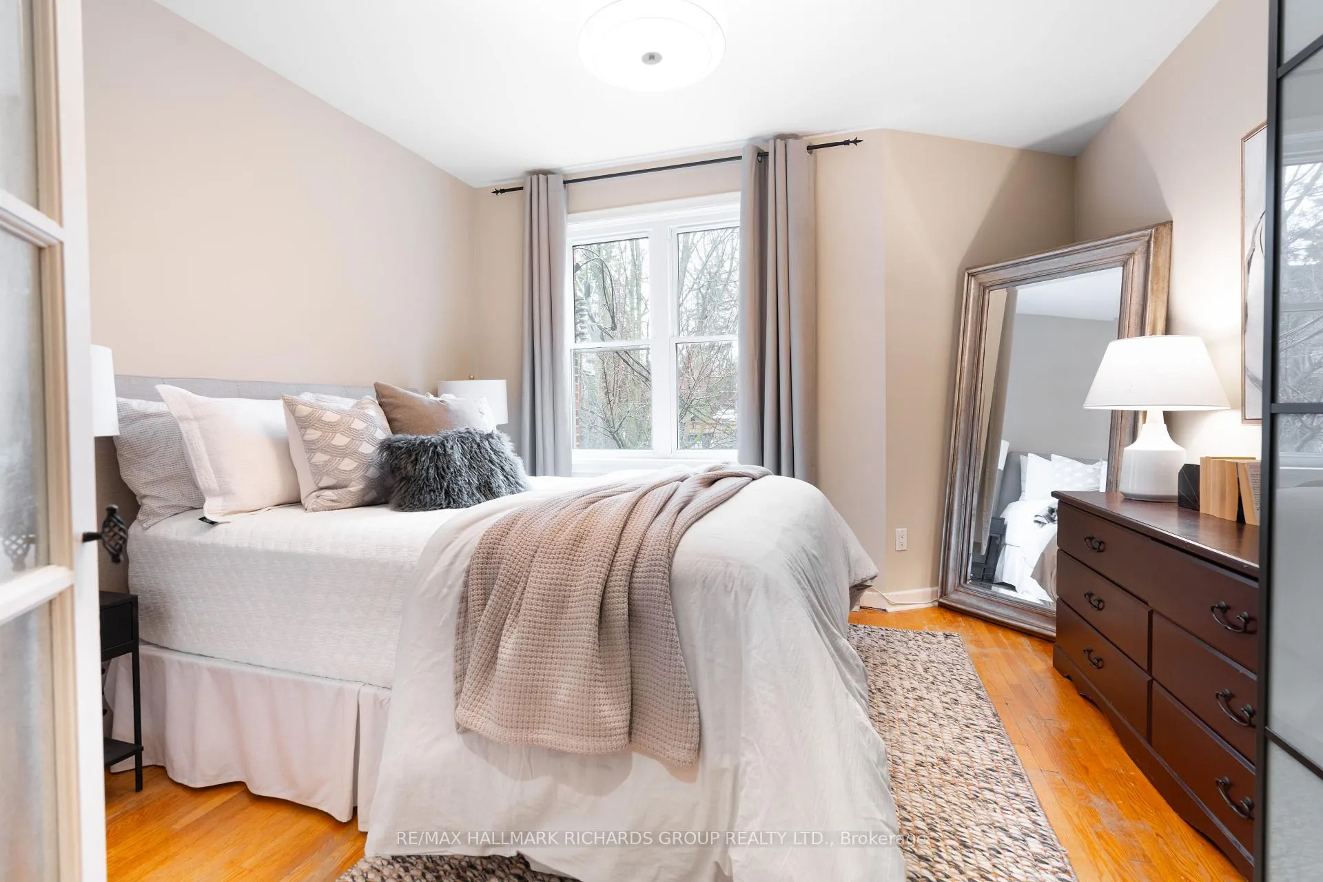 Photo 10 of 87 Norway Avenue, Toronto, The Beaches — HOMEH