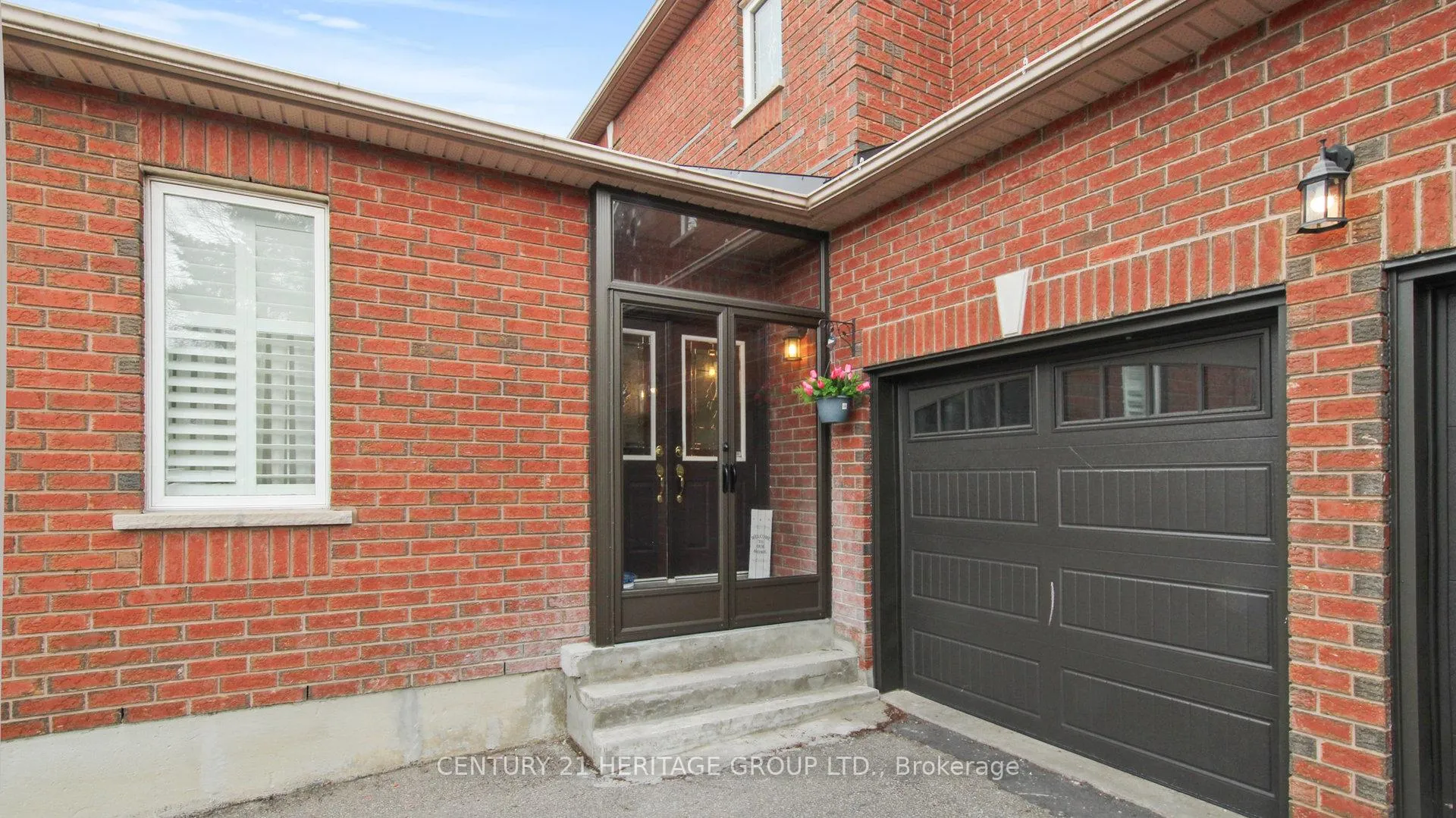 Photo 2 of 160 Carlyle Crescent, Aurora, Aurora Highlands — HOMEH