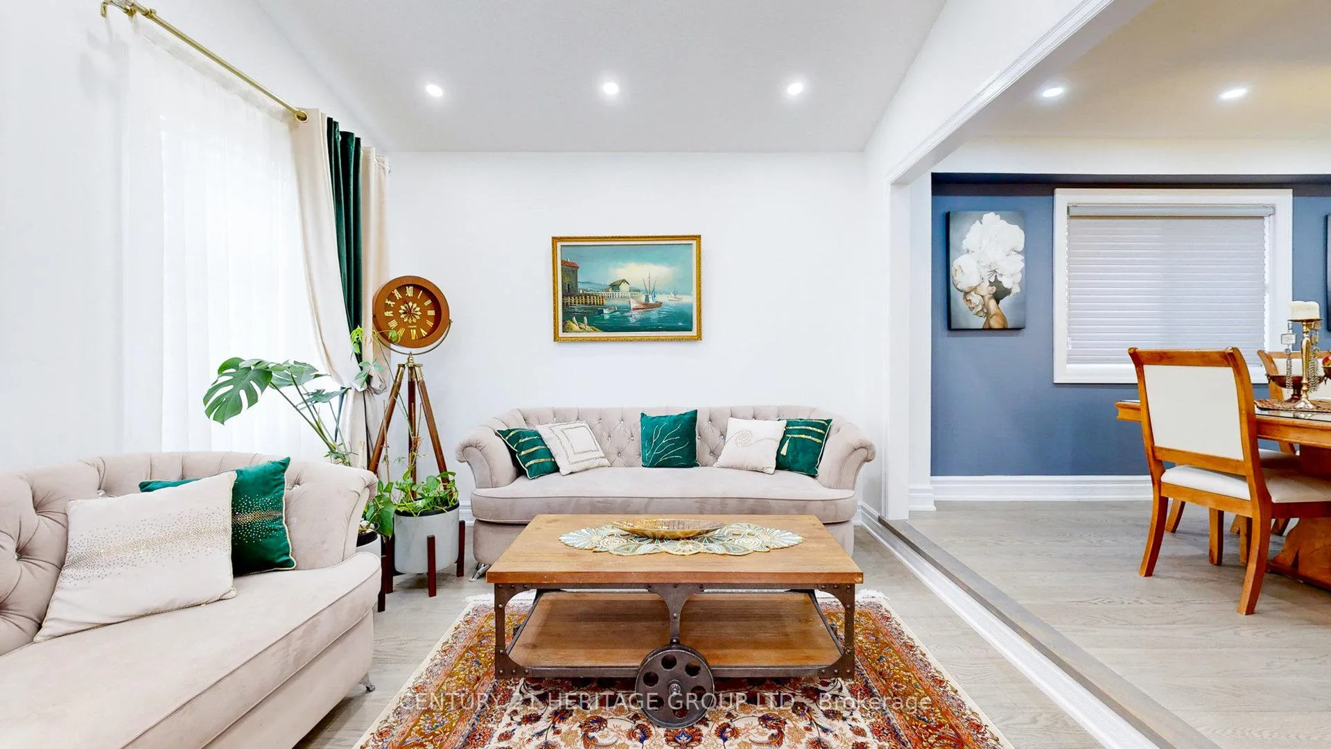 Photo 5 of 160 Carlyle Crescent, Aurora, Aurora Highlands — HOMEH