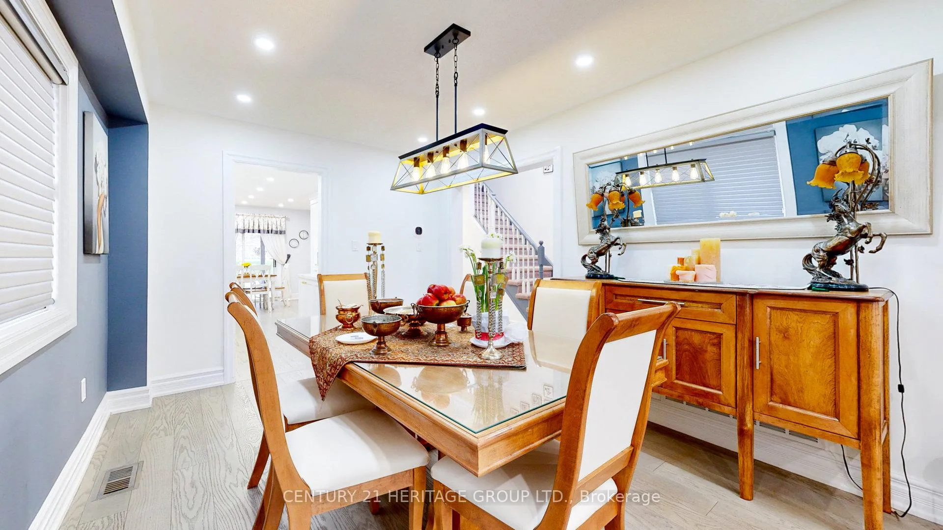 Photo 7 of 160 Carlyle Crescent, Aurora, Aurora Highlands — HOMEH