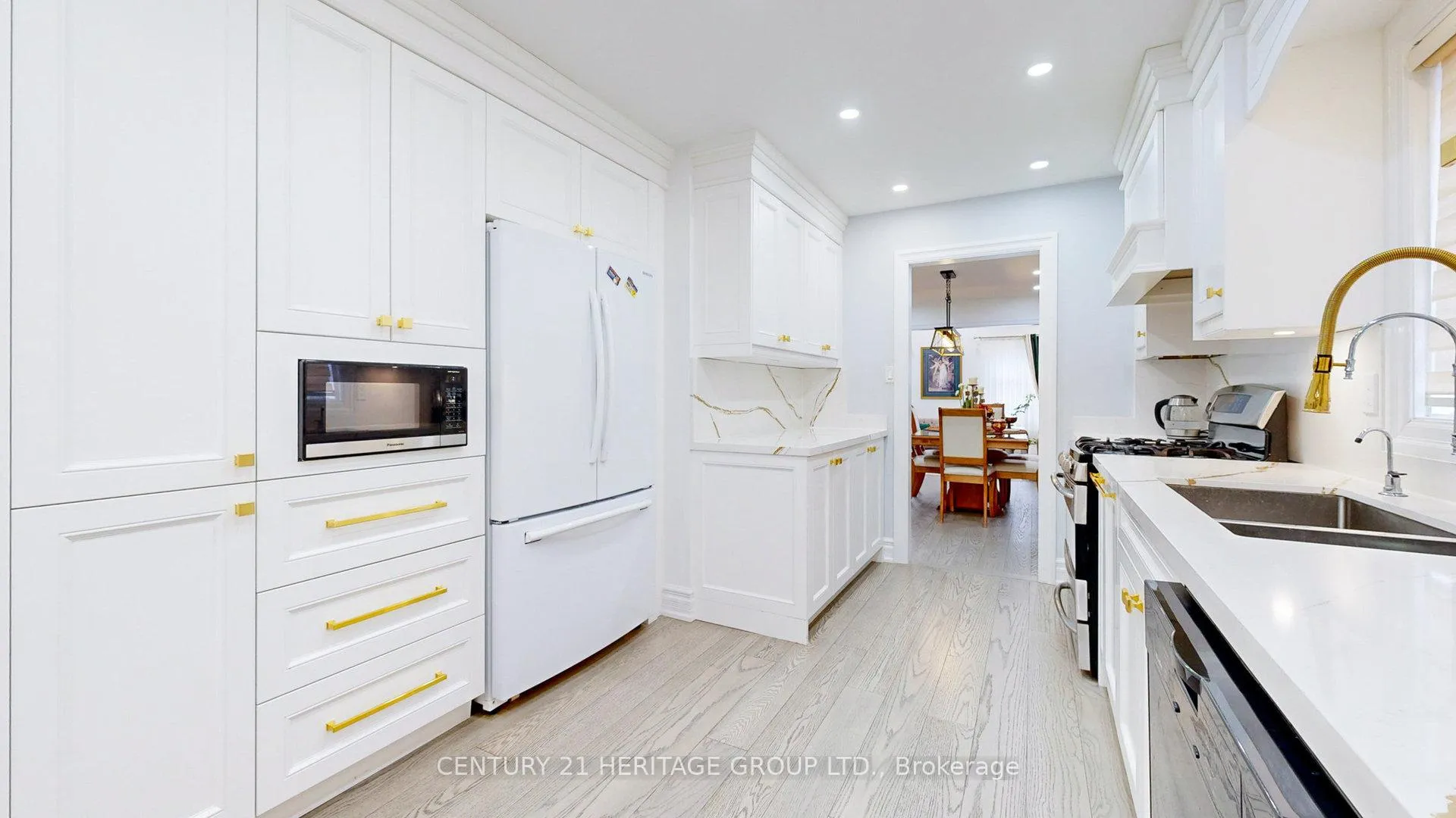 Photo 9 of 160 Carlyle Crescent, Aurora, Aurora Highlands — HOMEH