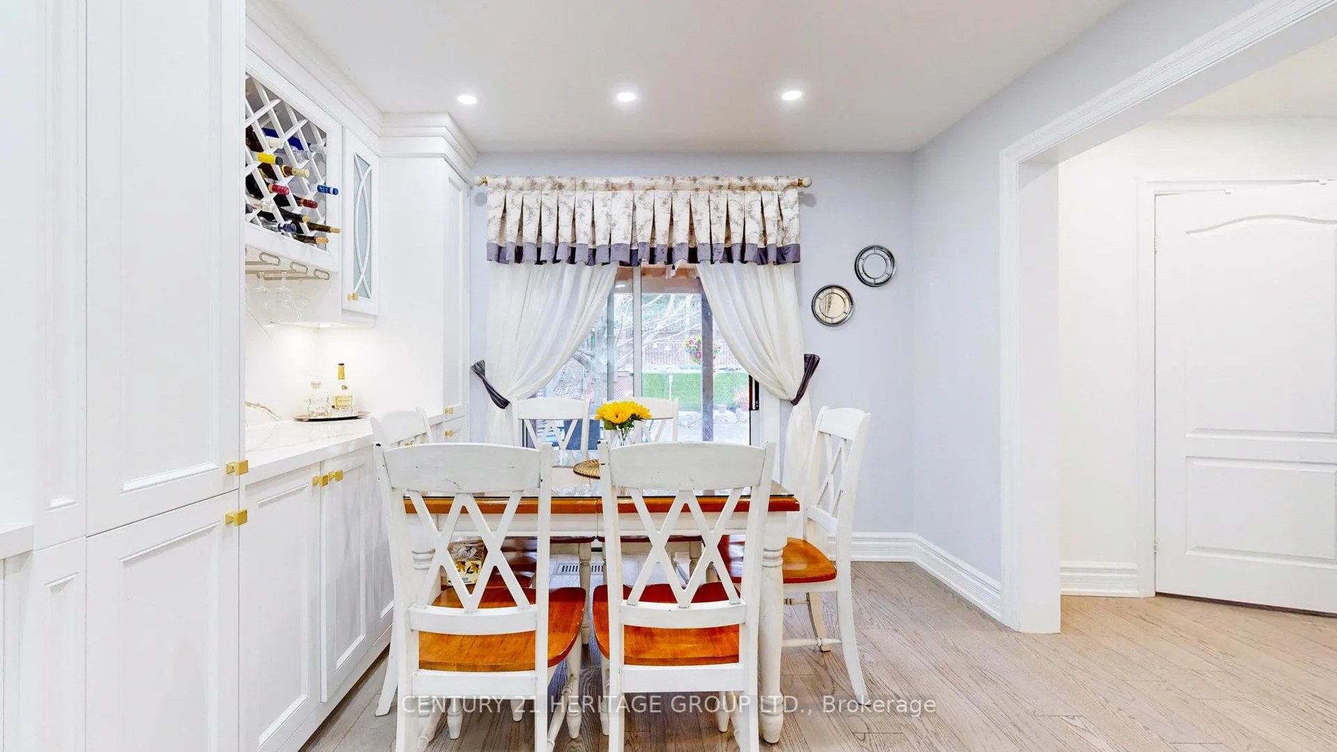 Photo 14 of 160 Carlyle Crescent, Aurora, Aurora Highlands — HOMEH