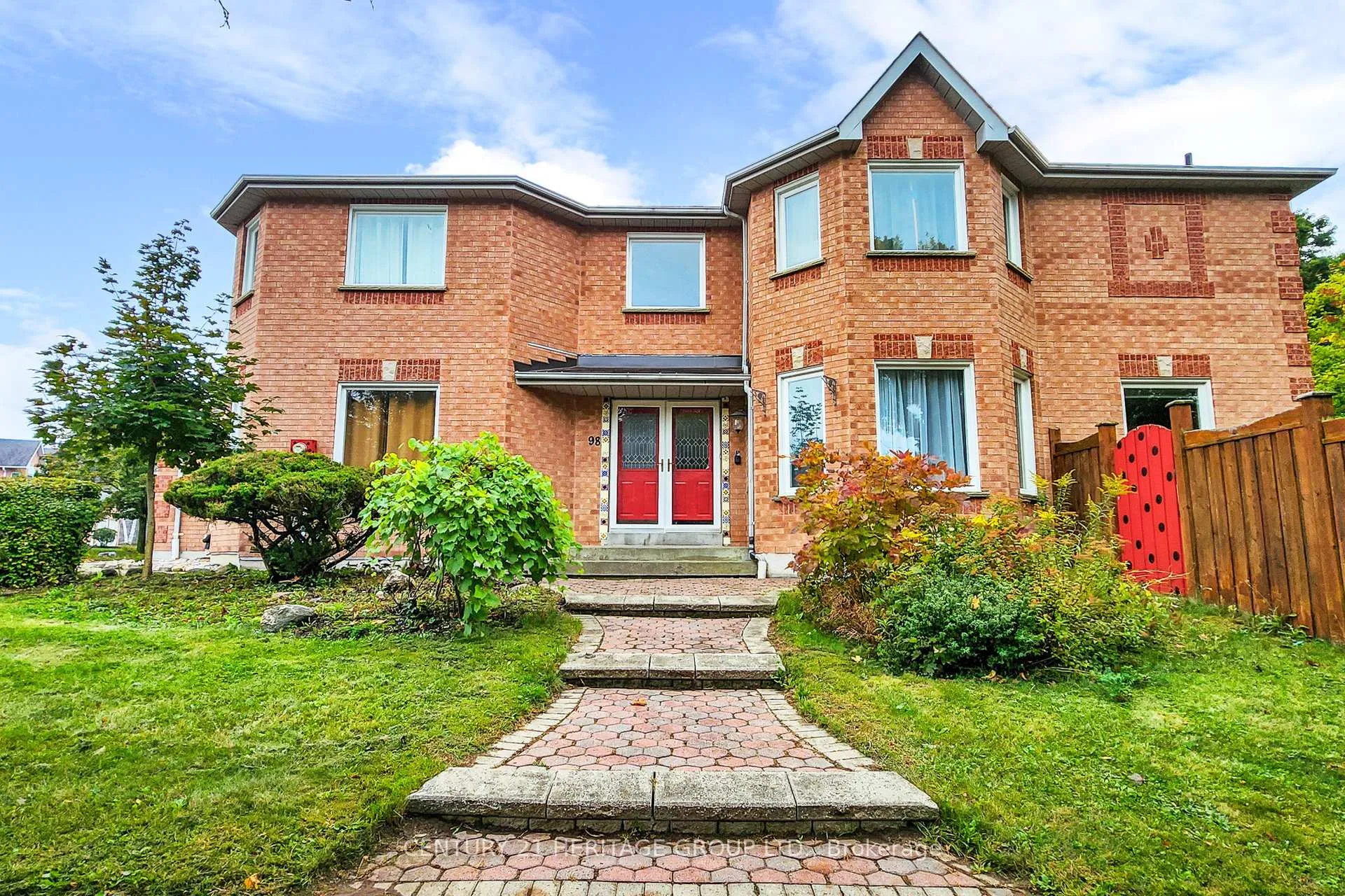 Photo 2 of 98 Charing Crescent, Aurora, Aurora Highlands — HOMEH