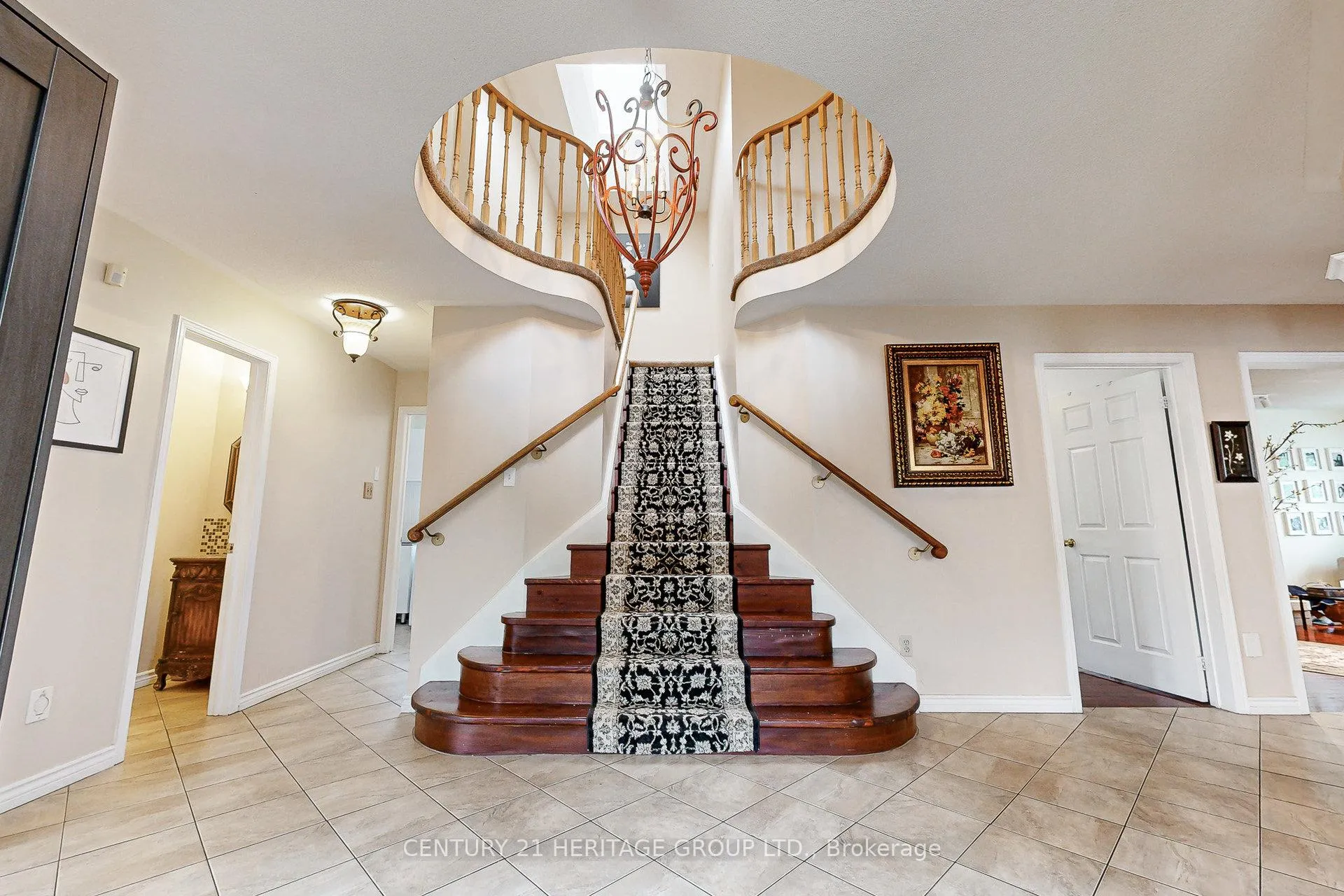 Photo 5 of 98 Charing Crescent, Aurora, Aurora Highlands — HOMEH