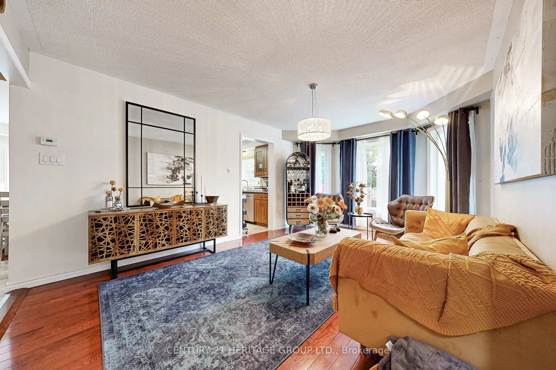 Photo 6 of 98 Charing Crescent, Aurora, Aurora Highlands — HOMEH