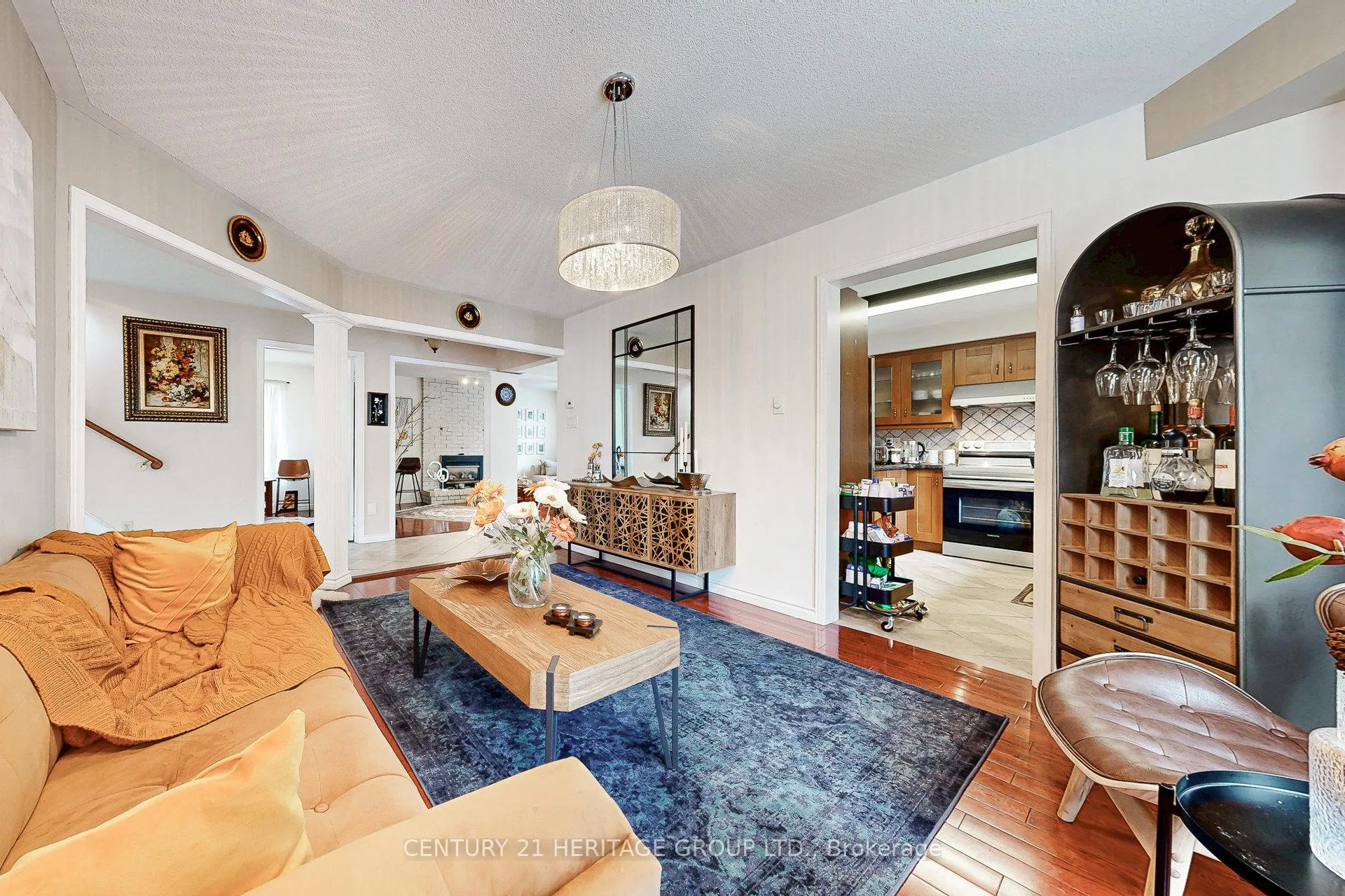 Photo 9 of 98 Charing Crescent, Aurora, Aurora Highlands — HOMEH