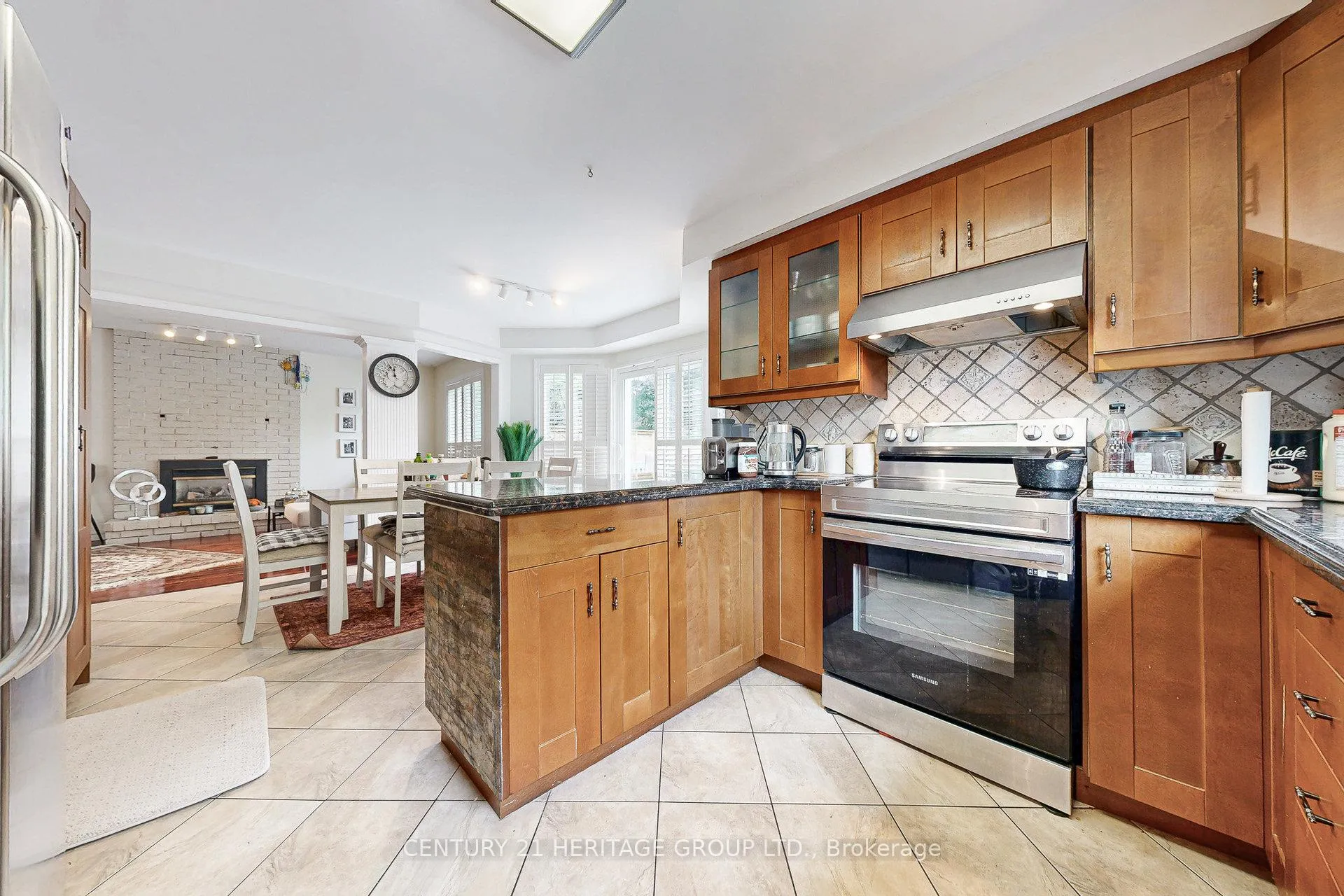 Photo 10 of 98 Charing Crescent, Aurora, Aurora Highlands — HOMEH