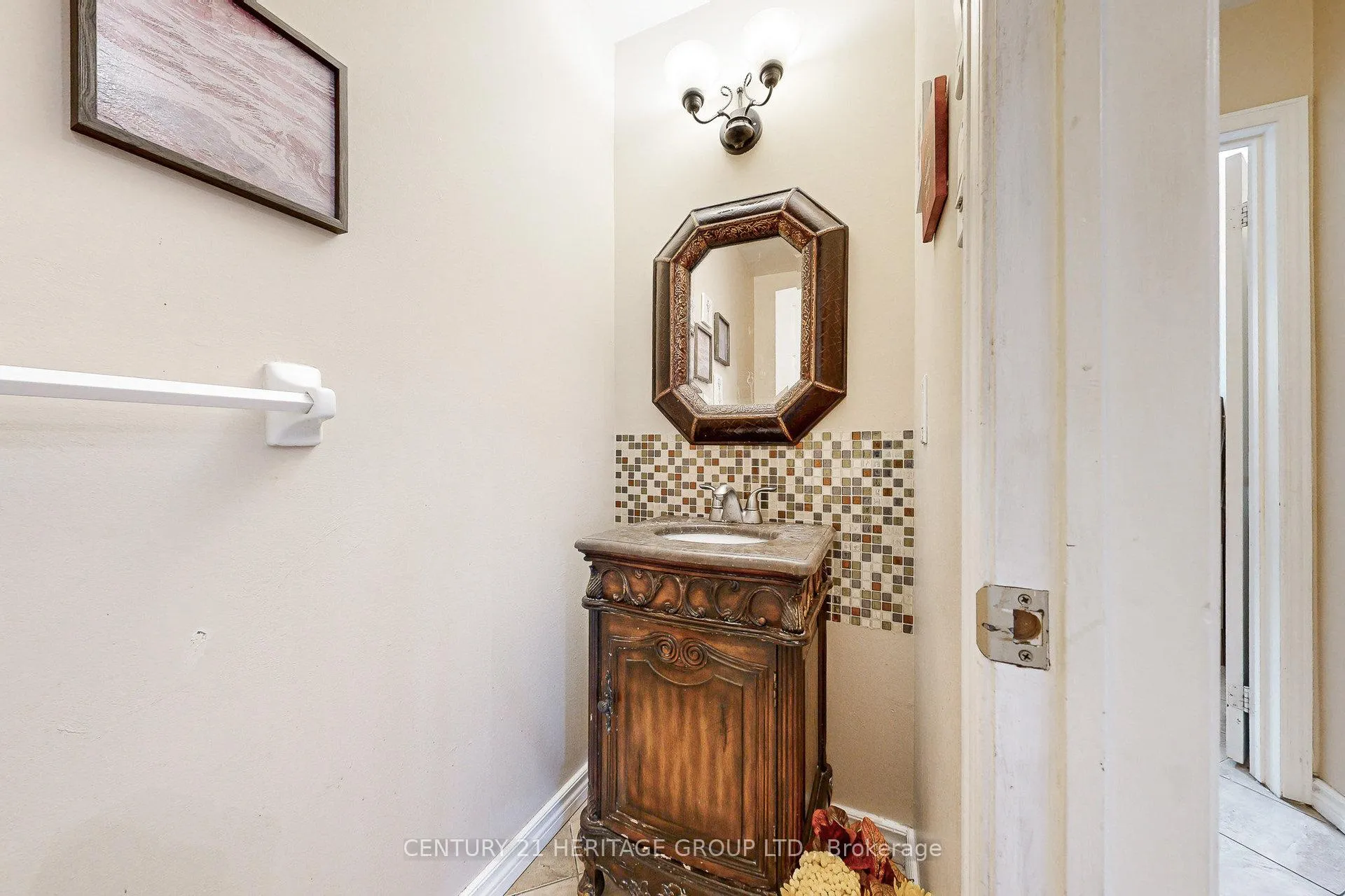 Photo 27 of 98 Charing Crescent, Aurora, Aurora Highlands — HOMEH