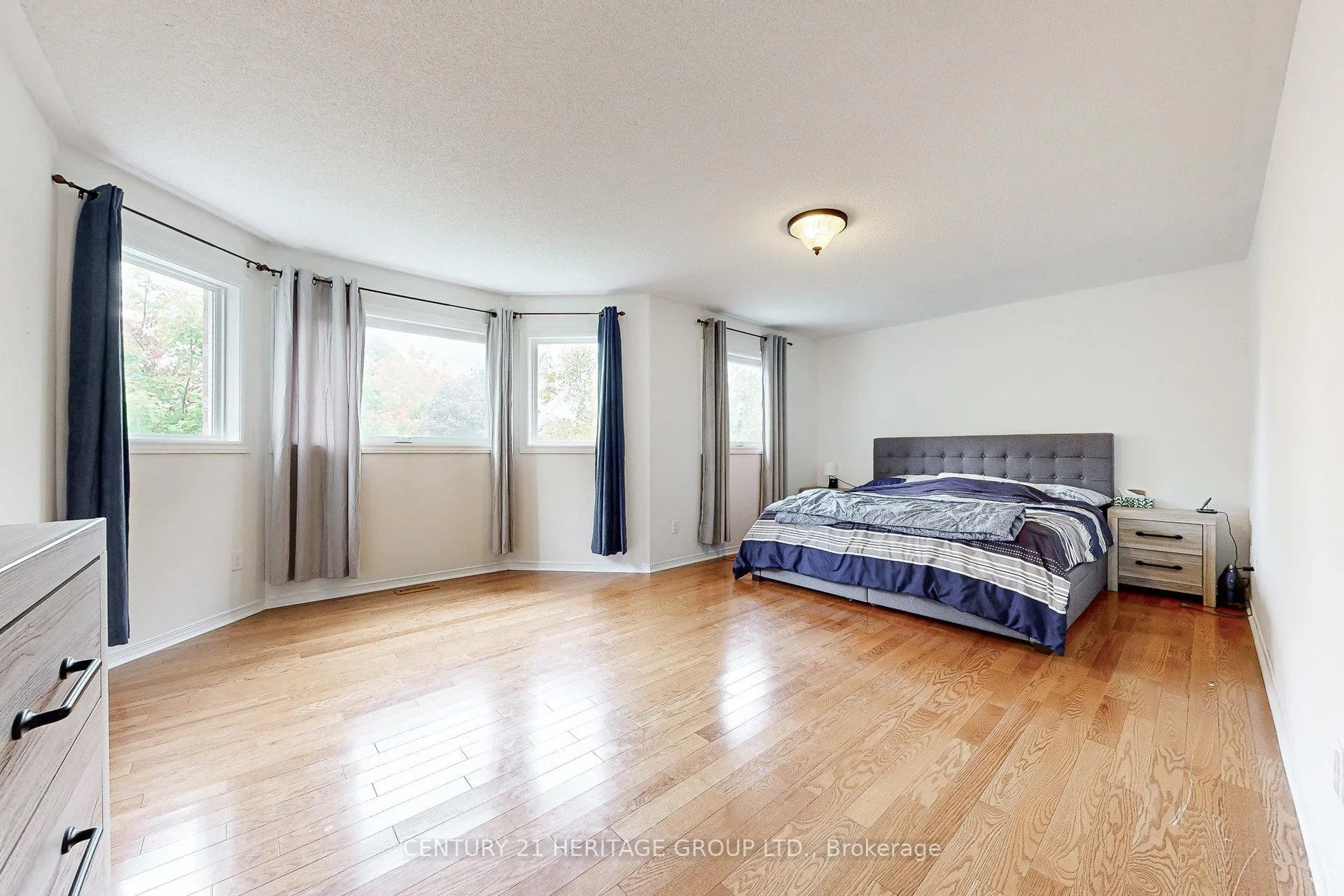 Photo 37 of 98 Charing Crescent, Aurora, Aurora Highlands — HOMEH