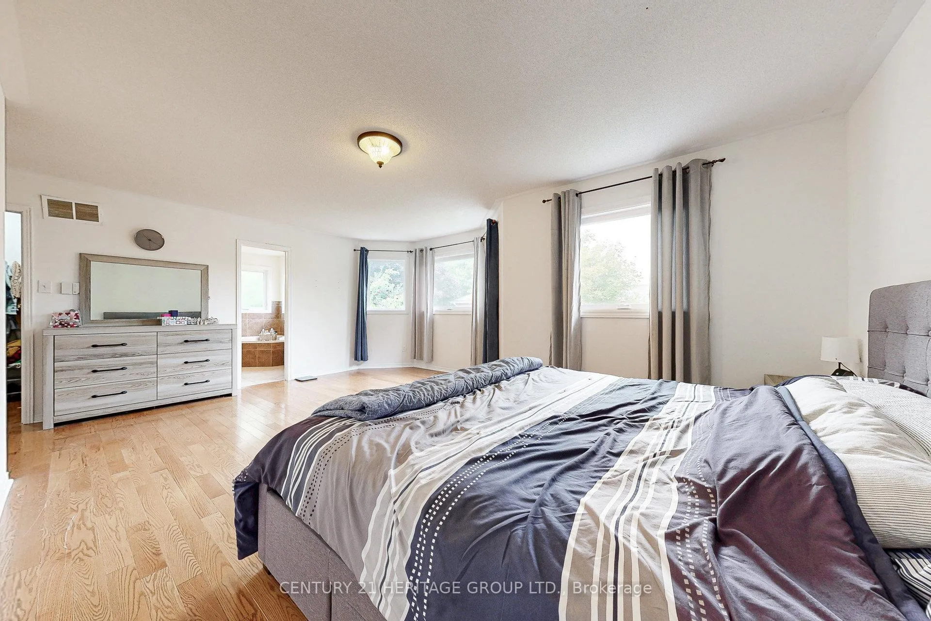 Photo 38 of 98 Charing Crescent, Aurora, Aurora Highlands — HOMEH
