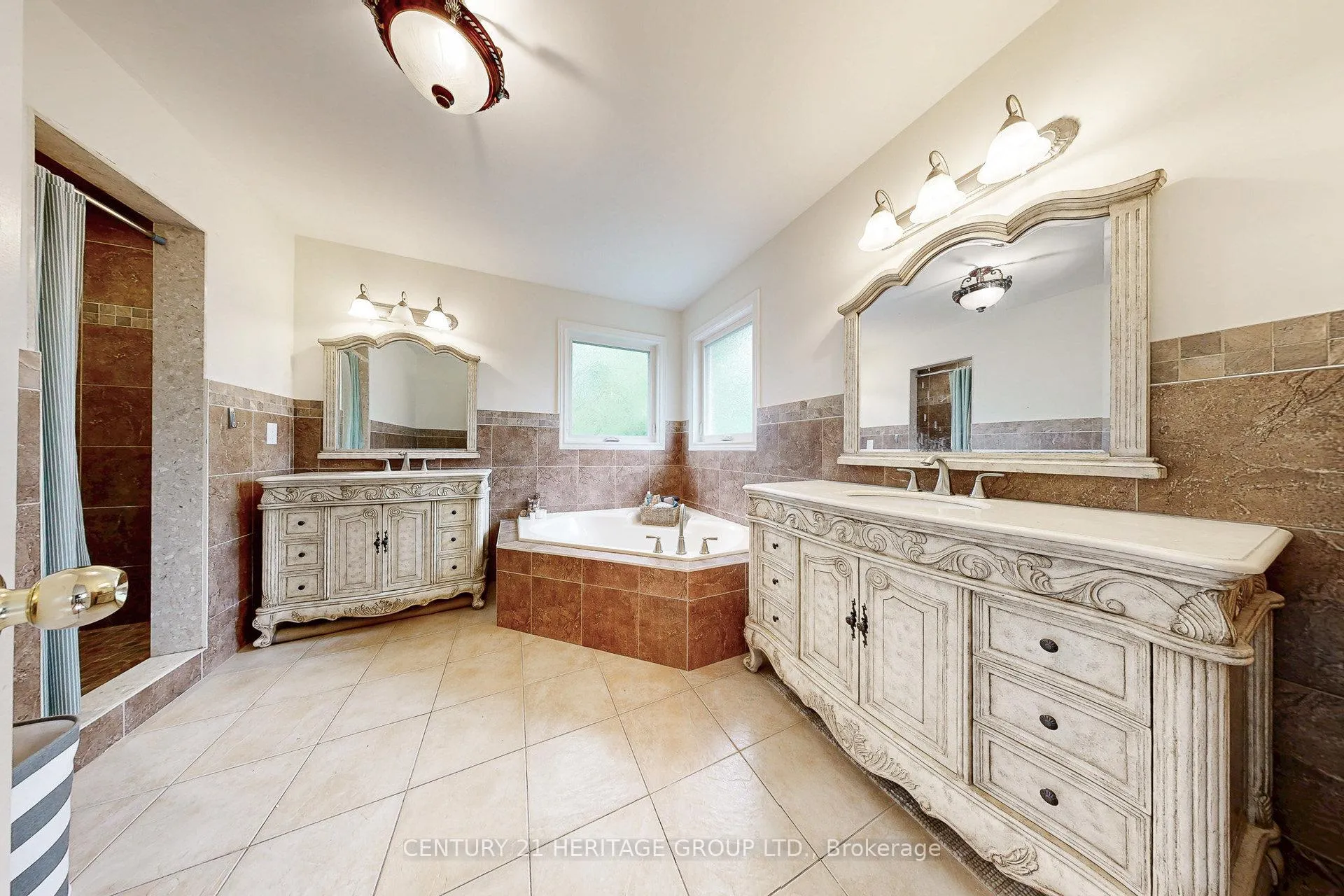 Photo 39 of 98 Charing Crescent, Aurora, Aurora Highlands — HOMEH