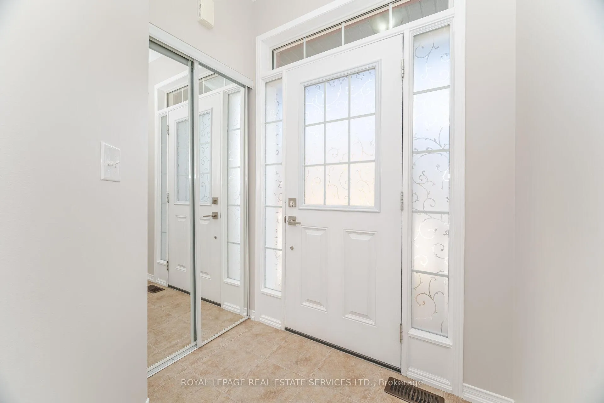 Photo 6 of Unit 4, 745 Farmstead Drive, Milton, Willmott — HOMEH