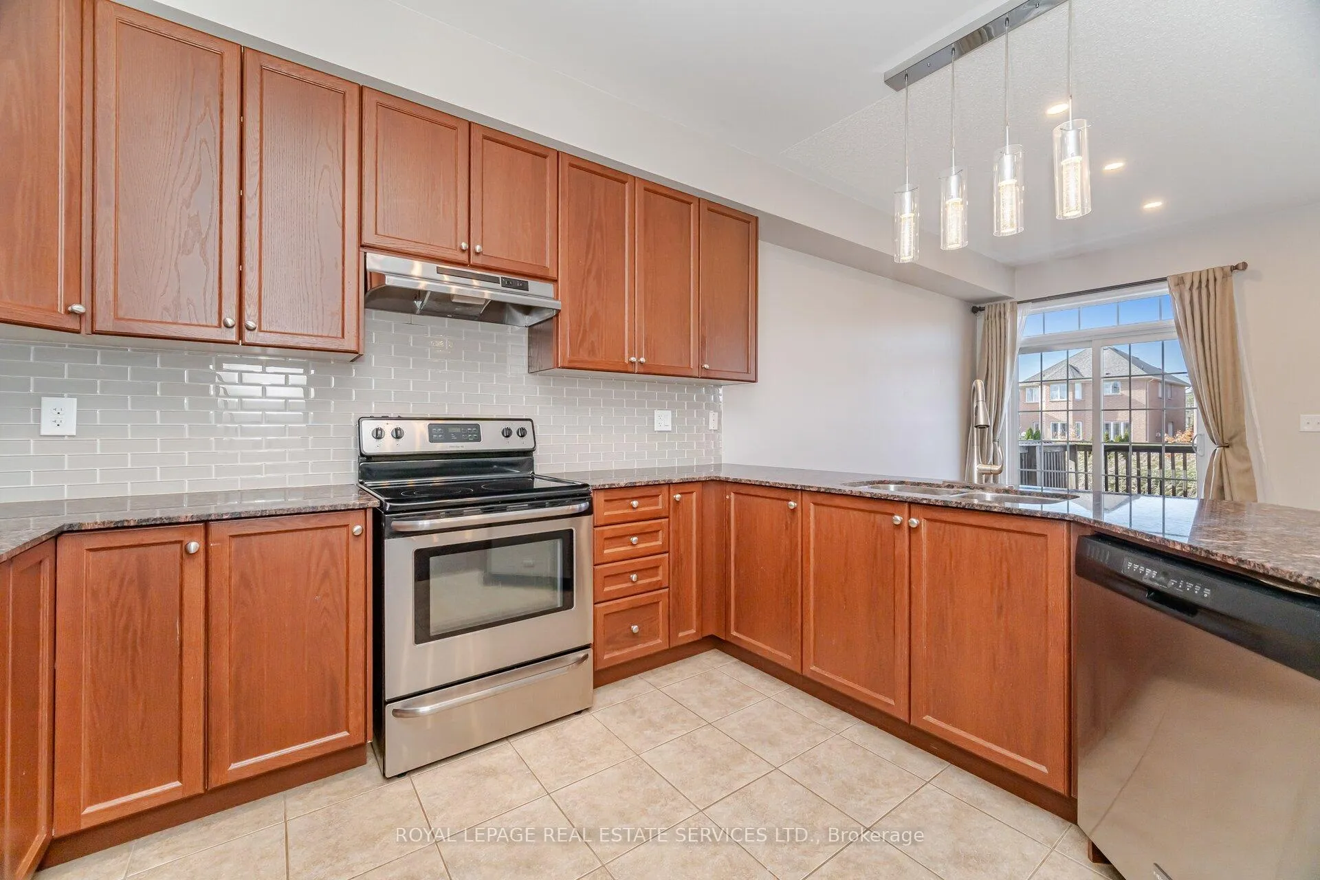 Photo 11 of Unit 4, 745 Farmstead Drive, Milton, Willmott — HOMEH