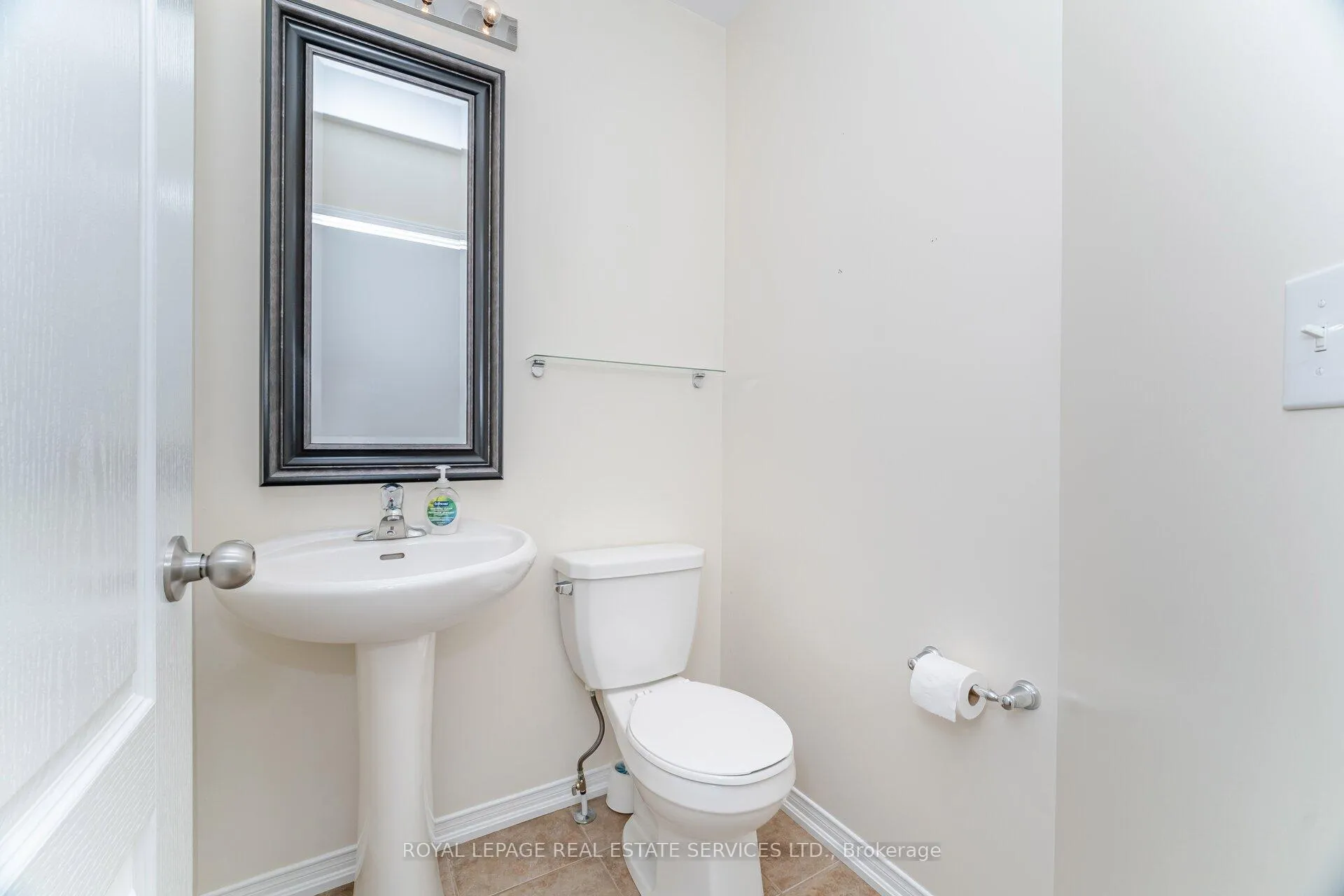 Photo 26 of Unit 4, 745 Farmstead Drive, Milton, Willmott — HOMEH