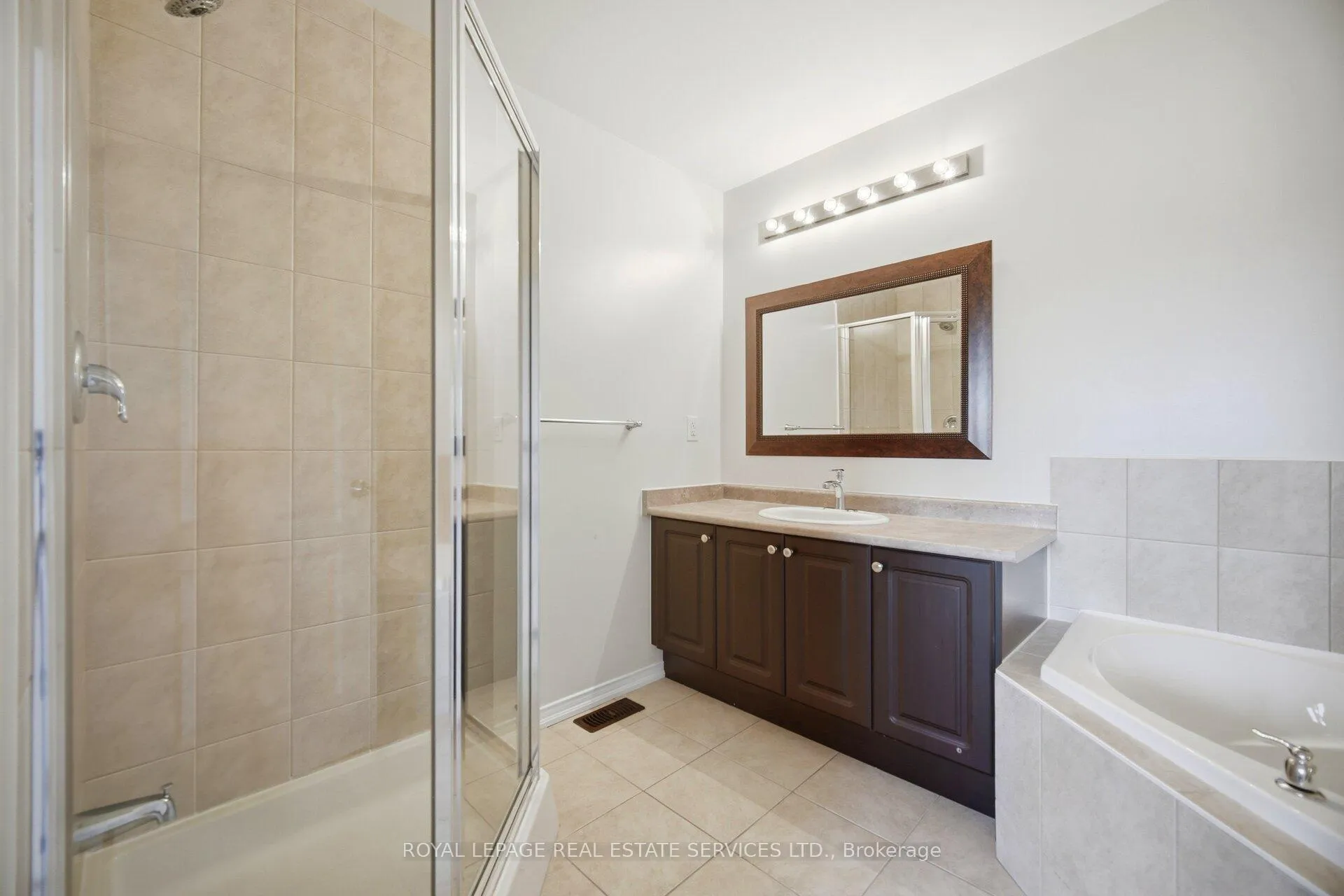 Photo 32 of Unit 4, 745 Farmstead Drive, Milton, Willmott — HOMEH