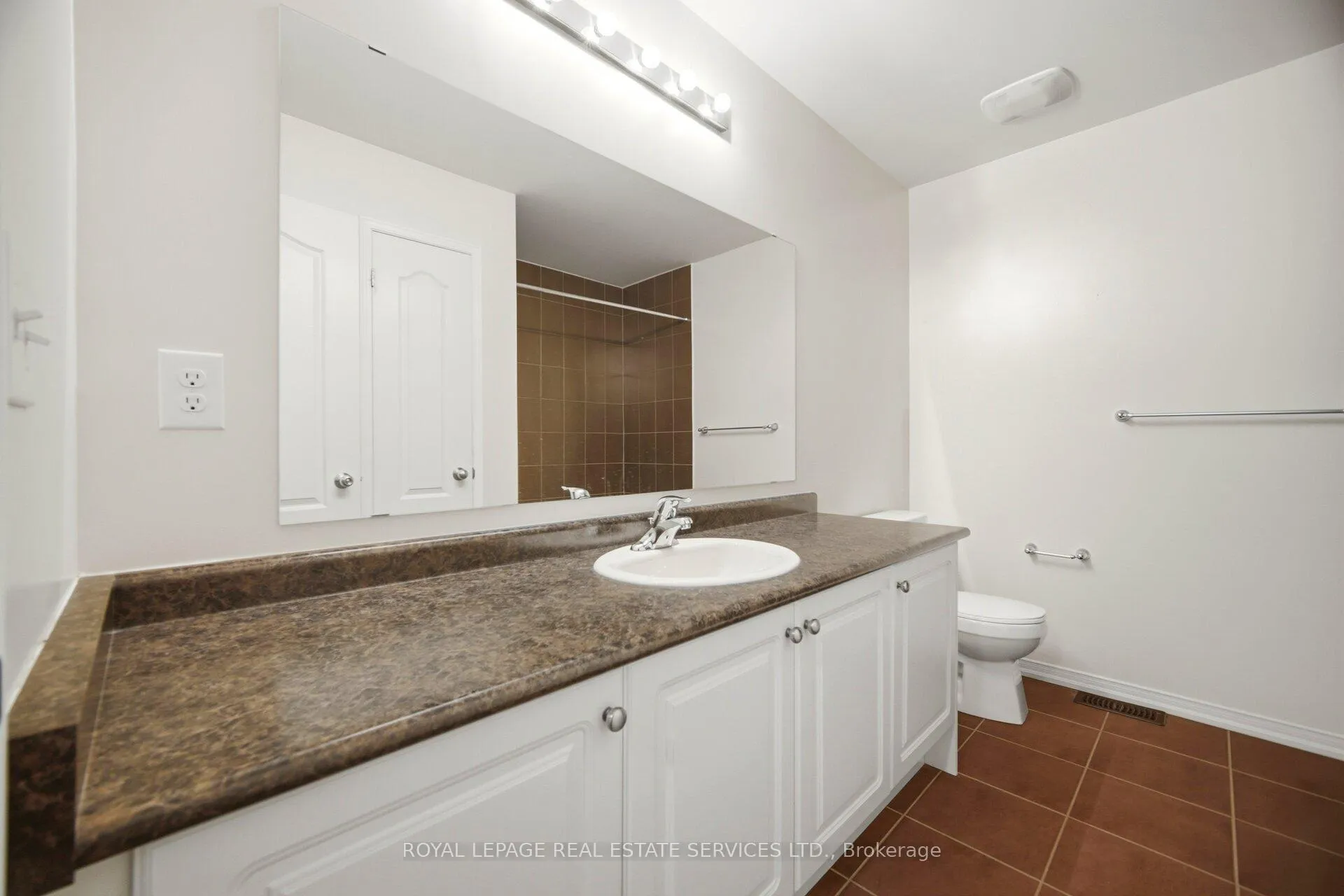 Photo 39 of Unit 4, 745 Farmstead Drive, Milton, Willmott — HOMEH