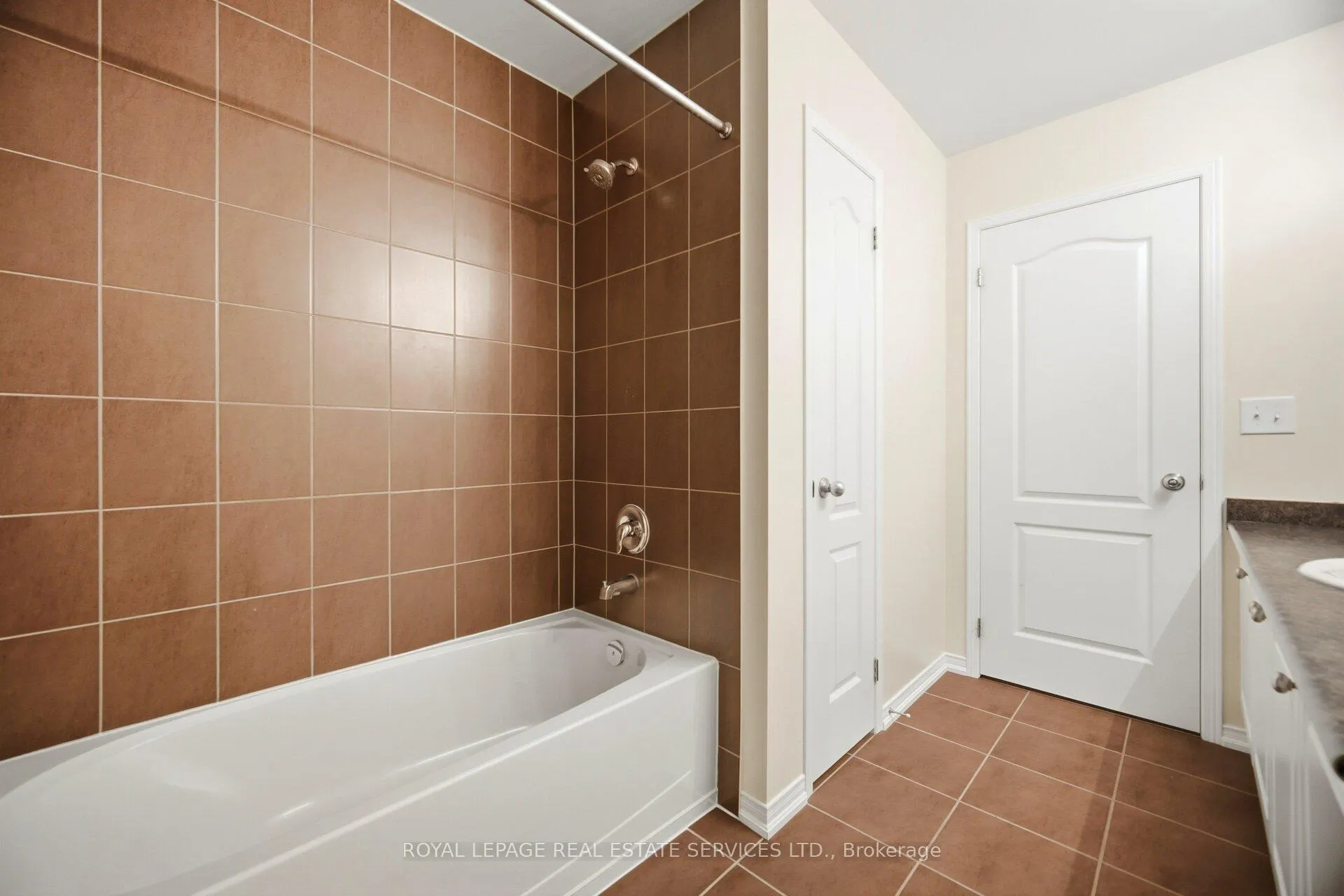 Photo 40 of Unit 4, 745 Farmstead Drive, Milton, Willmott — HOMEH
