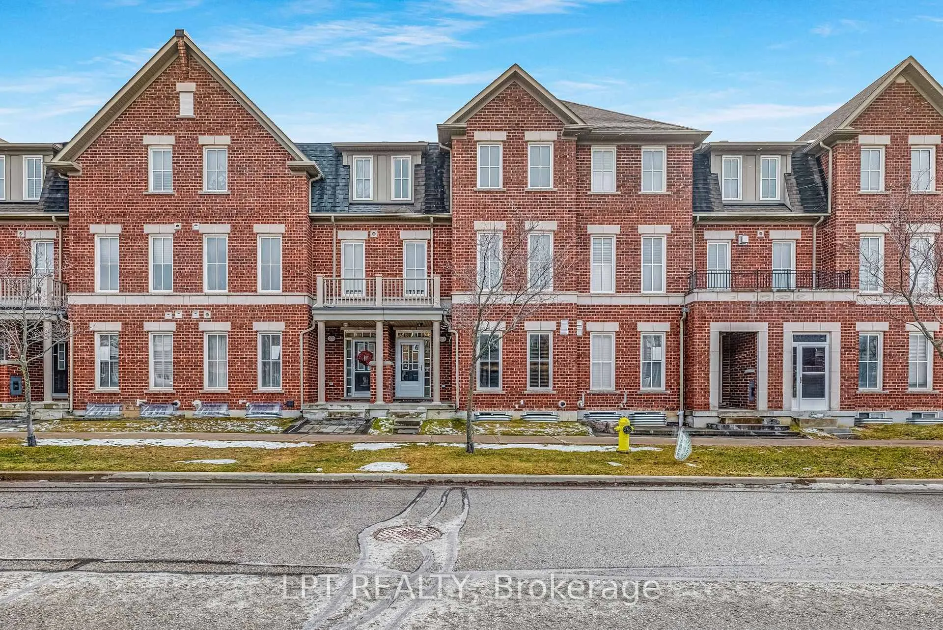 Photo 2 of 19 Earnshaw Drive, Markham, Victoria Square — HOMEH