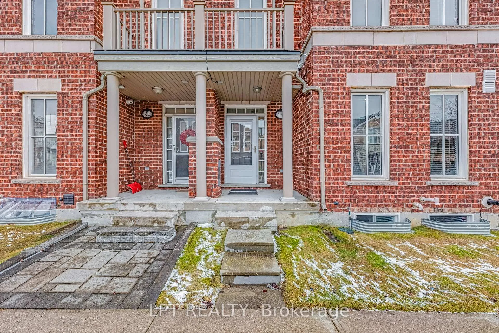Photo 3 of 19 Earnshaw Drive, Markham, Victoria Square — HOMEH