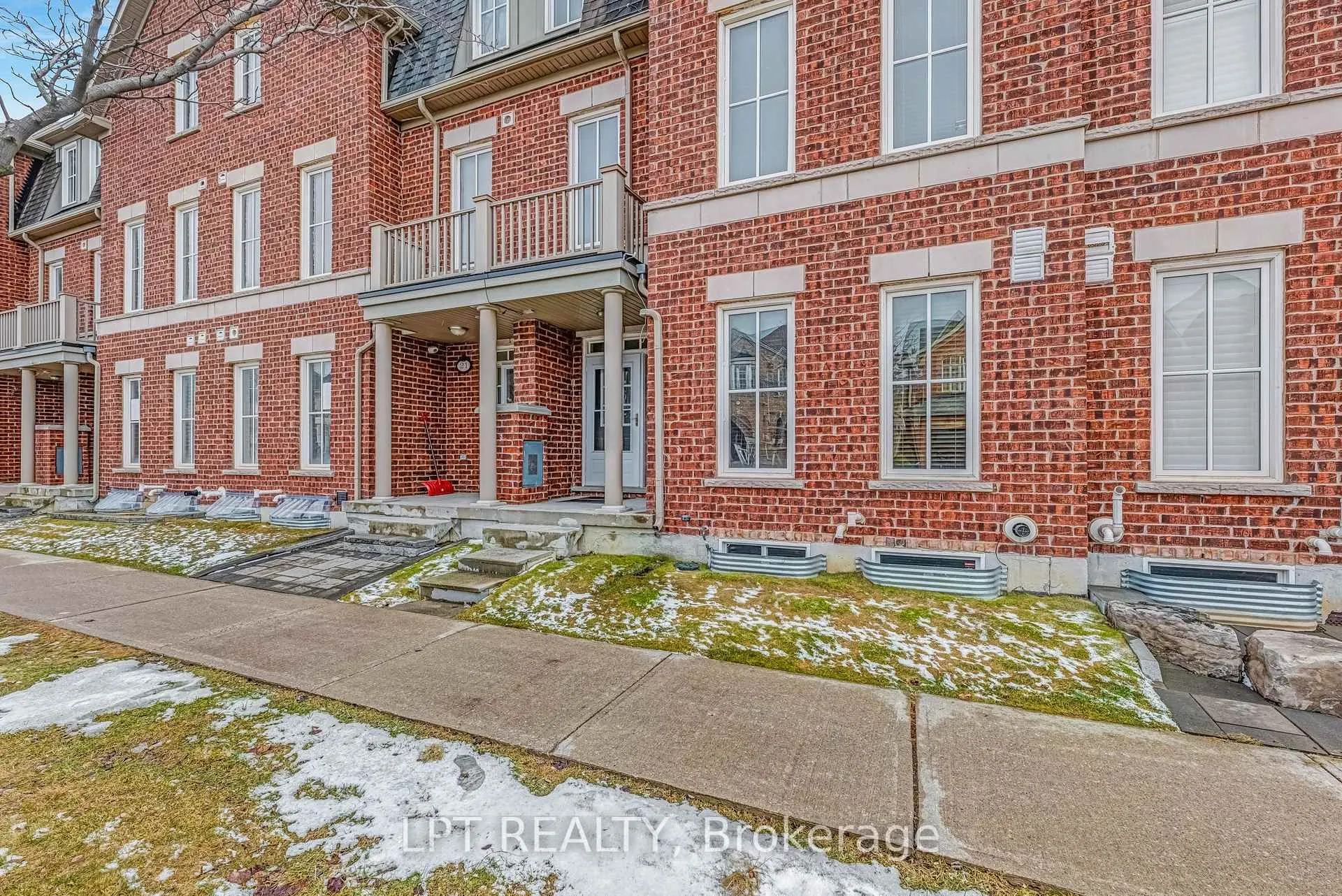 Photo 4 of 19 Earnshaw Drive, Markham, Victoria Square — HOMEH