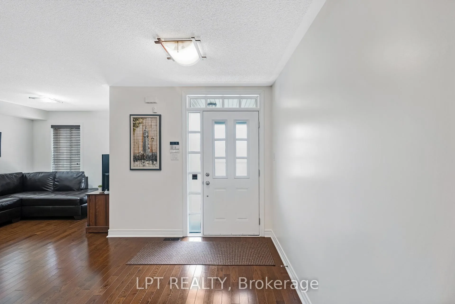 Photo 7 of 19 Earnshaw Drive, Markham, Victoria Square — HOMEH