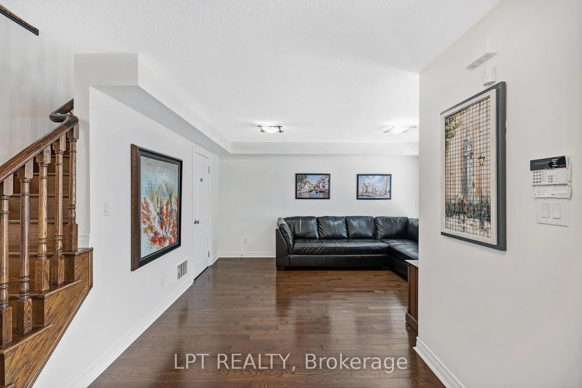 Photo 8 of 19 Earnshaw Drive, Markham, Victoria Square — HOMEH