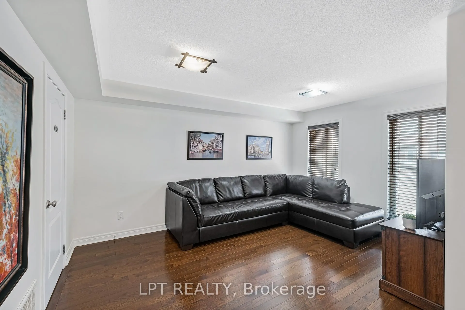 Photo 9 of 19 Earnshaw Drive, Markham, Victoria Square — HOMEH
