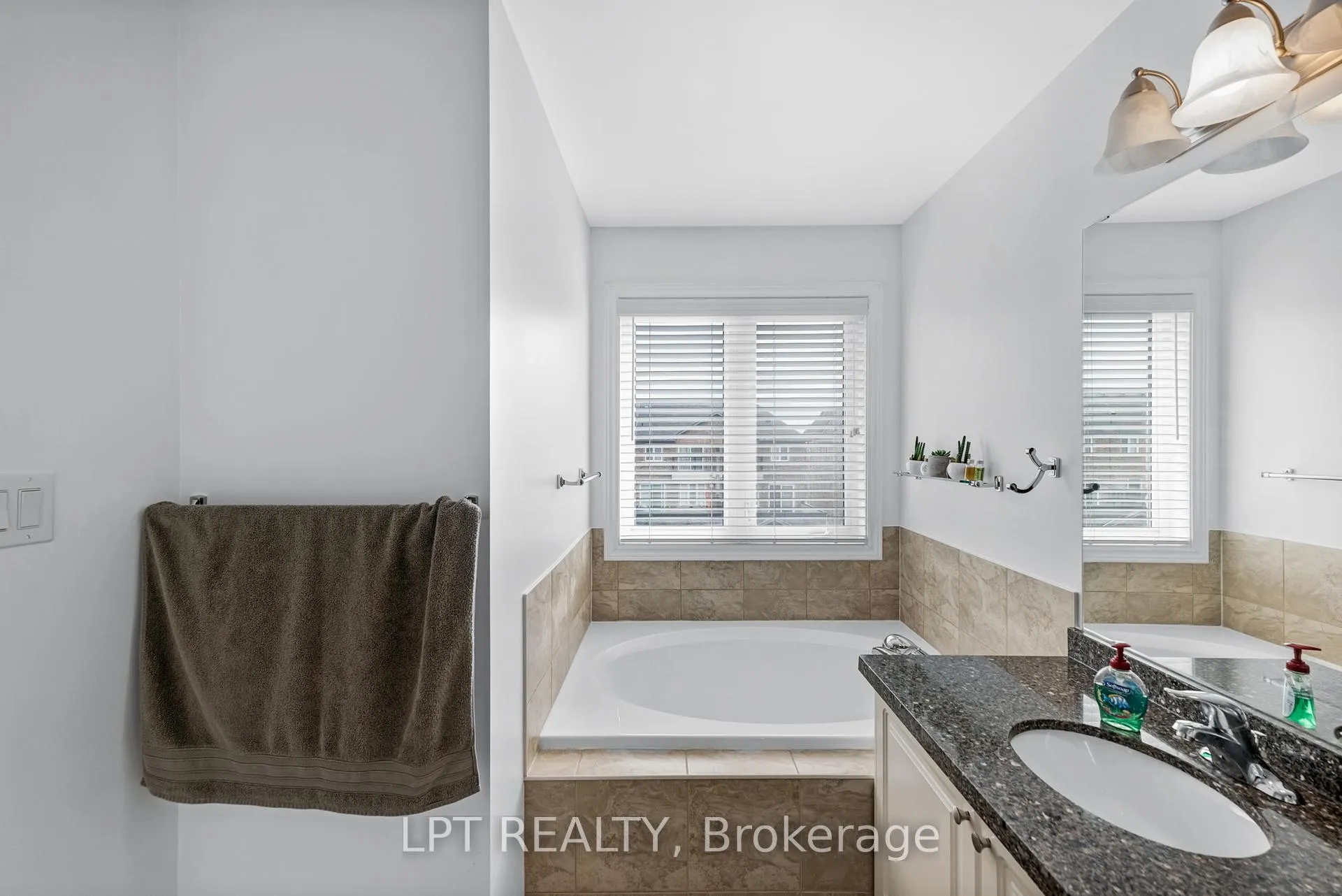 Photo 35 of 19 Earnshaw Drive, Markham, Victoria Square — HOMEH