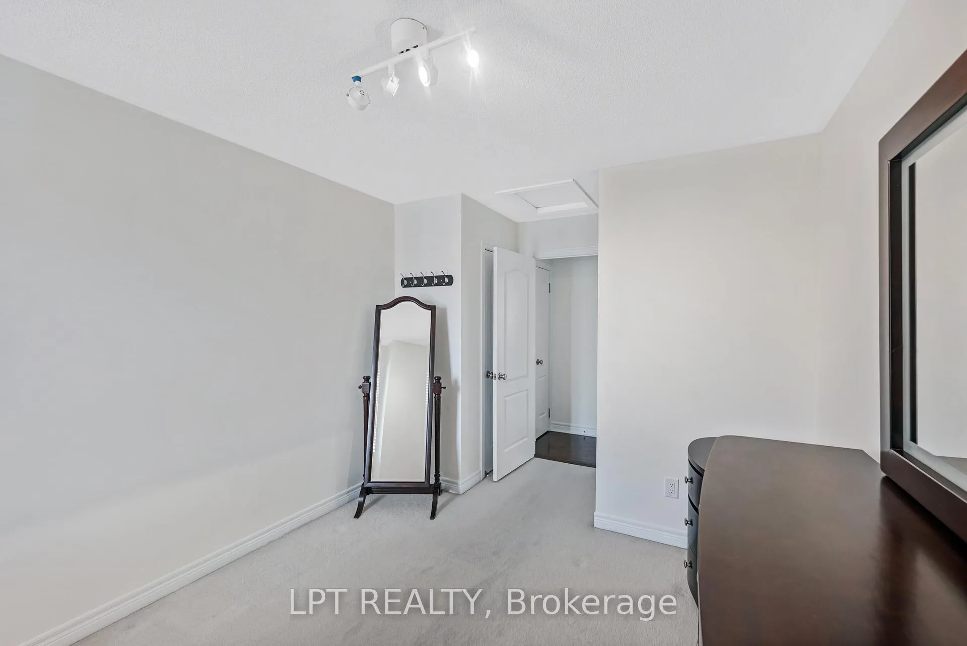 Photo 43 of 19 Earnshaw Drive, Markham, Victoria Square — HOMEH