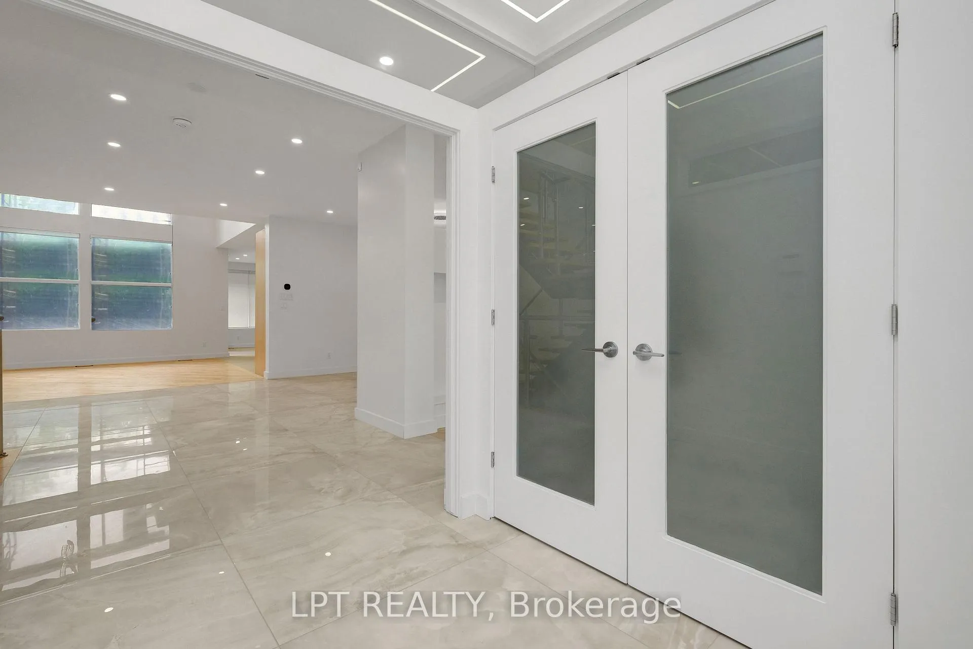 Photo 5 of 298 Crestview Road, Ottawa, Alta Vista/Faircrest Heights — HOMEH