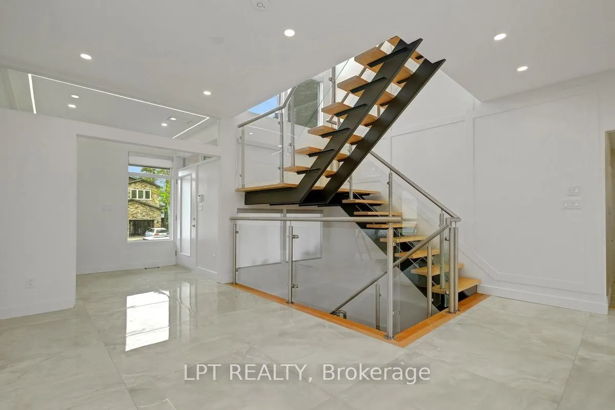 Photo 6 of 298 Crestview Road, Ottawa, Alta Vista/Faircrest Heights — HOMEH