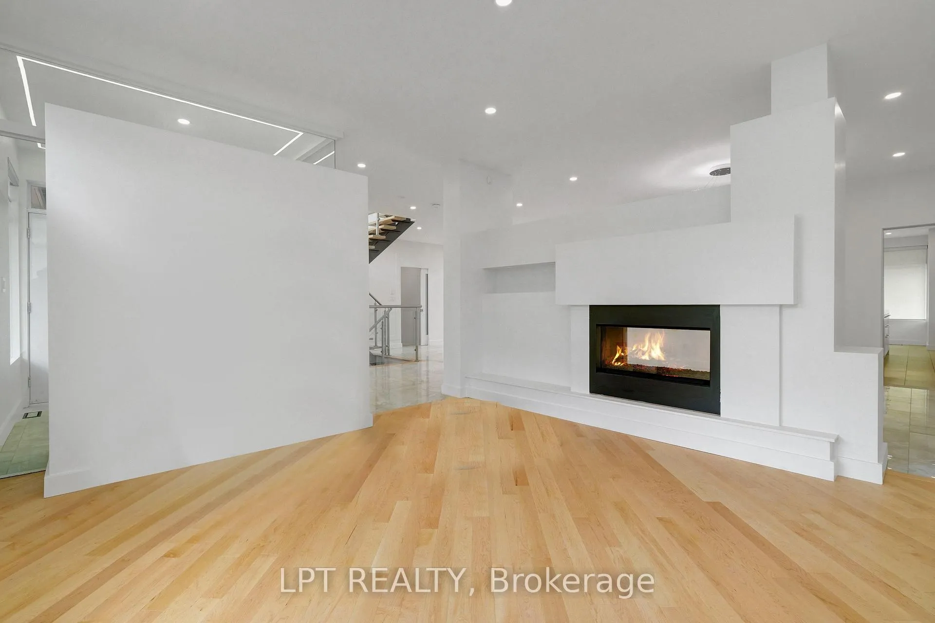Photo 7 of 298 Crestview Road, Ottawa, Alta Vista/Faircrest Heights — HOMEH