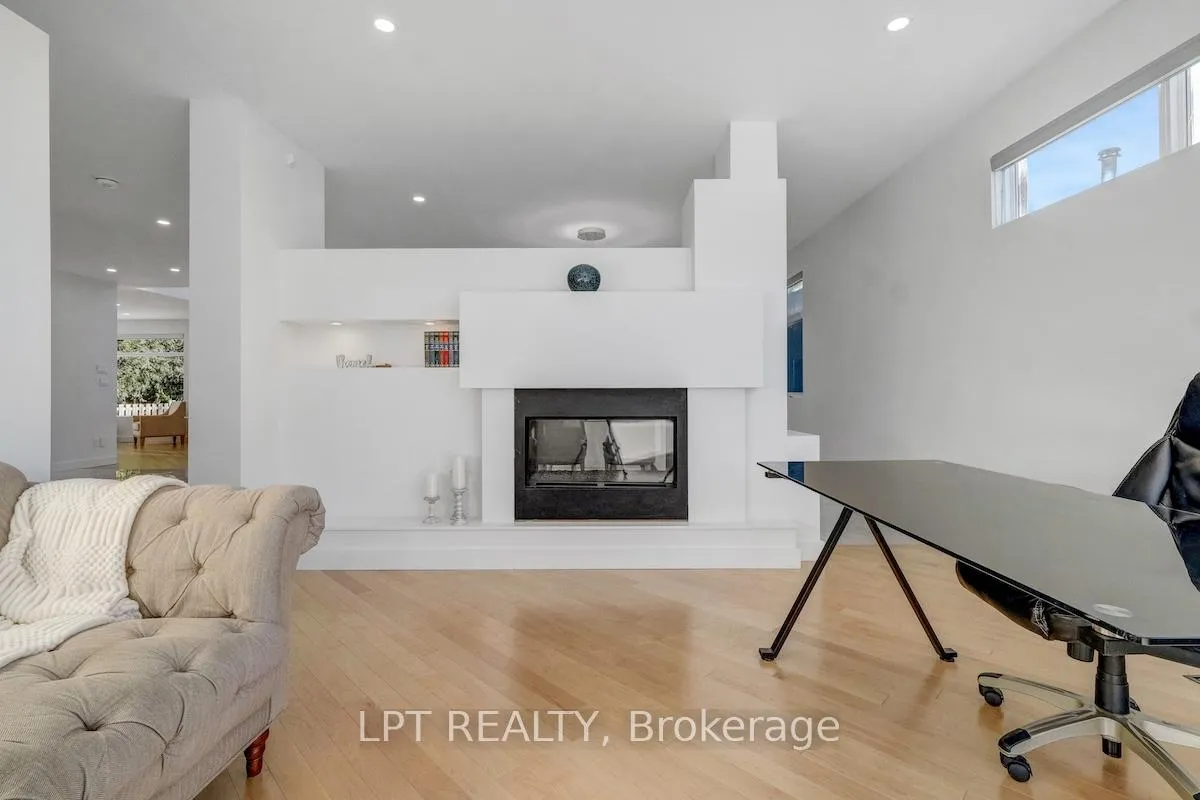 Photo 8 of 298 Crestview Road, Ottawa, Alta Vista/Faircrest Heights — HOMEH