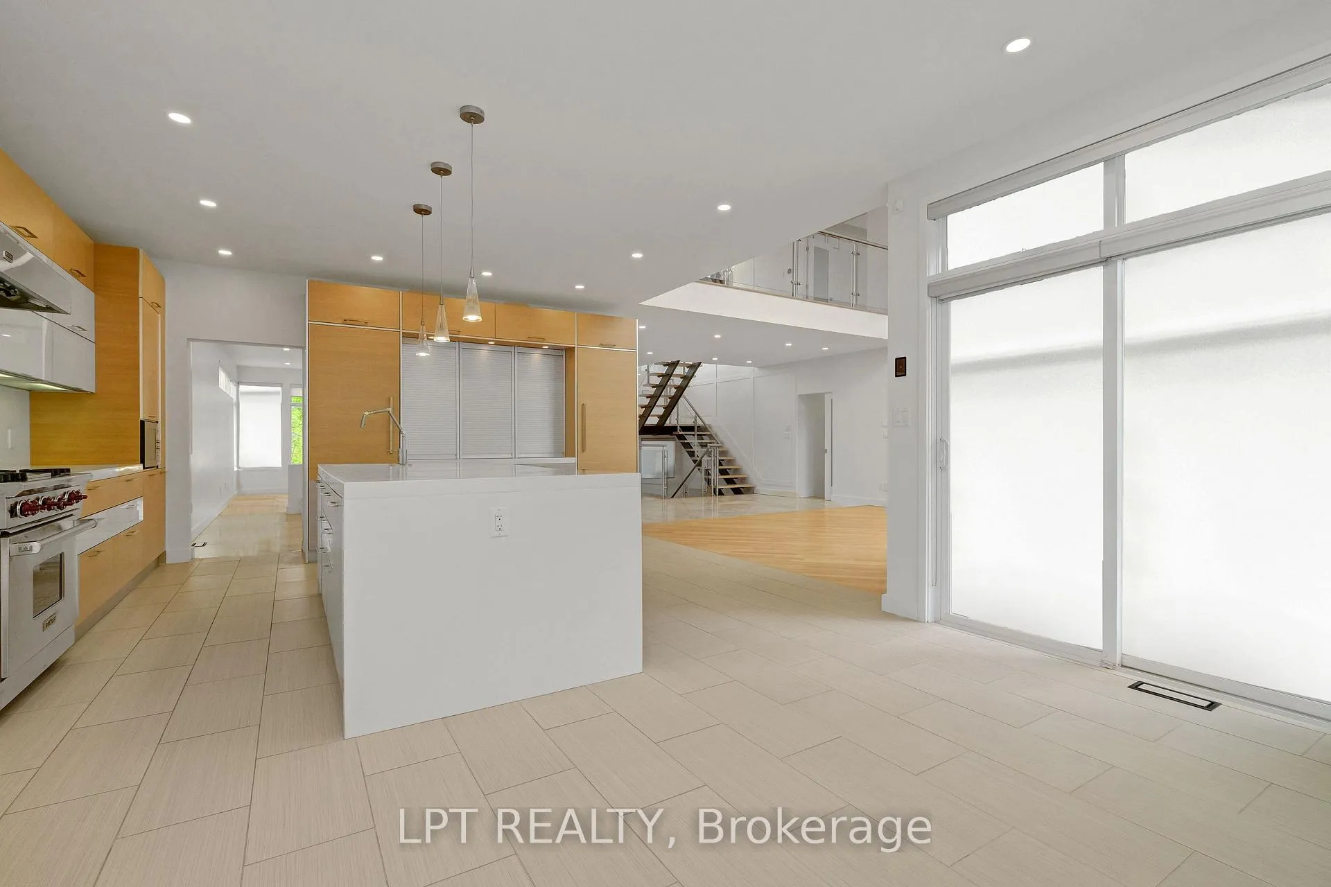 Photo 19 of 298 Crestview Road, Ottawa, Alta Vista/Faircrest Heights — HOMEH