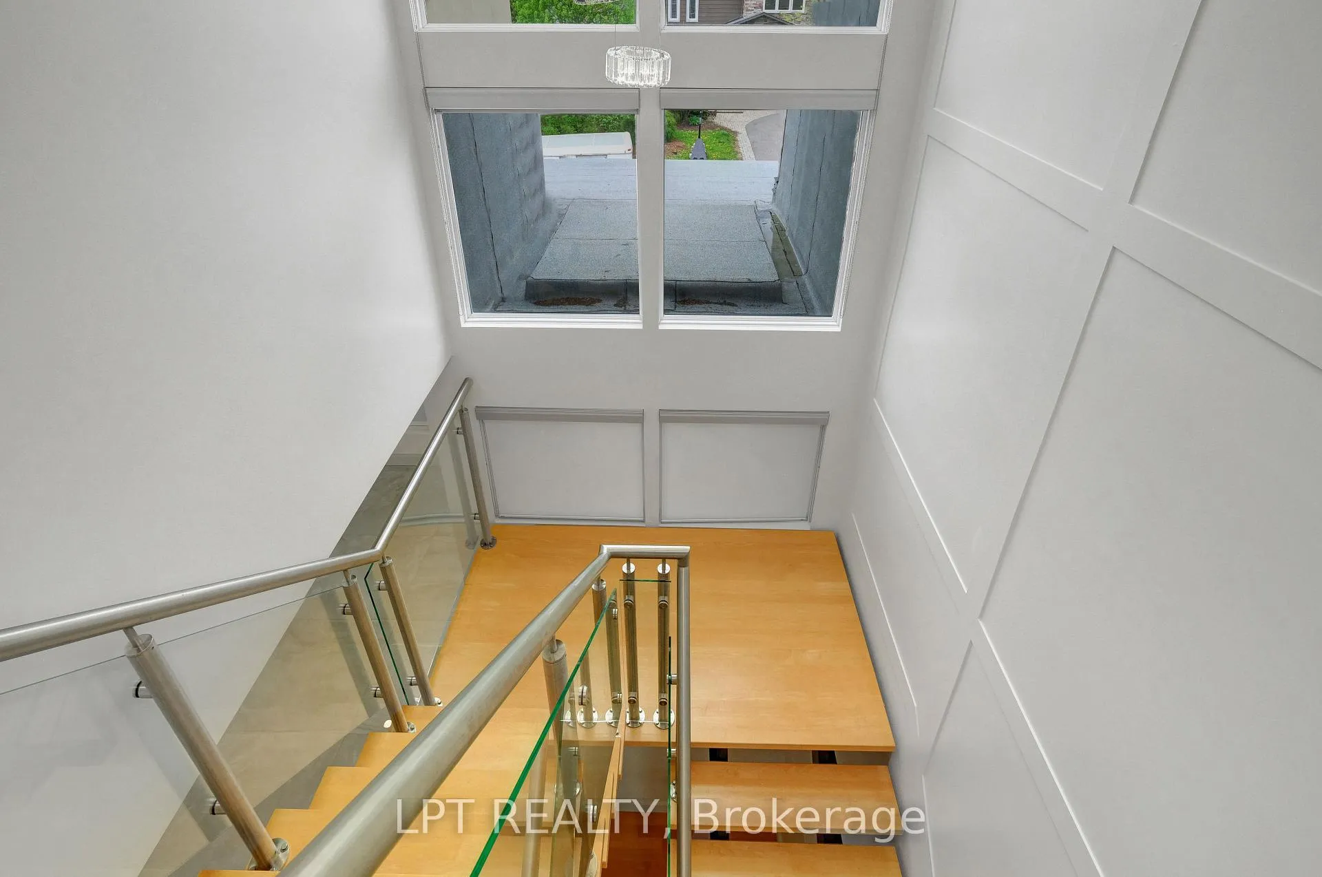 Photo 25 of 298 Crestview Road, Ottawa, Alta Vista/Faircrest Heights — HOMEH