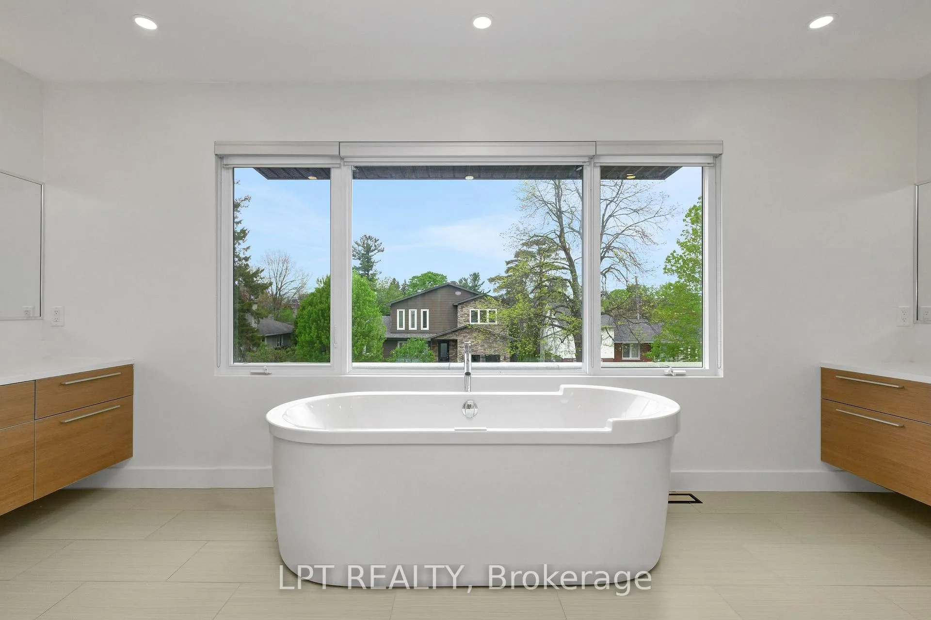 Photo 31 of 298 Crestview Road, Ottawa, Alta Vista/Faircrest Heights — HOMEH