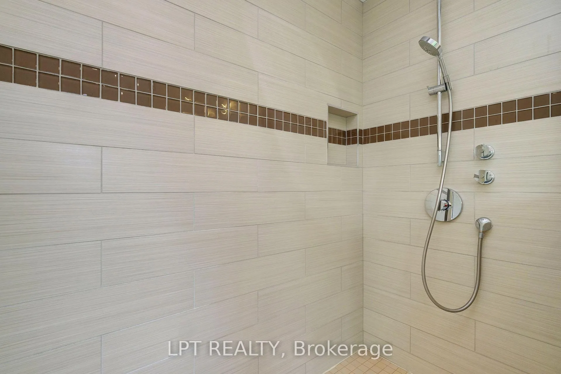Photo 33 of 298 Crestview Road, Ottawa, Alta Vista/Faircrest Heights — HOMEH
